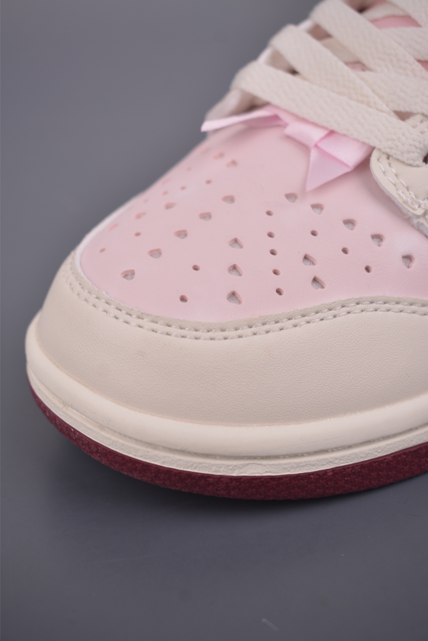 Nike SB Dunk Low 情人节限定 IQ1145-610