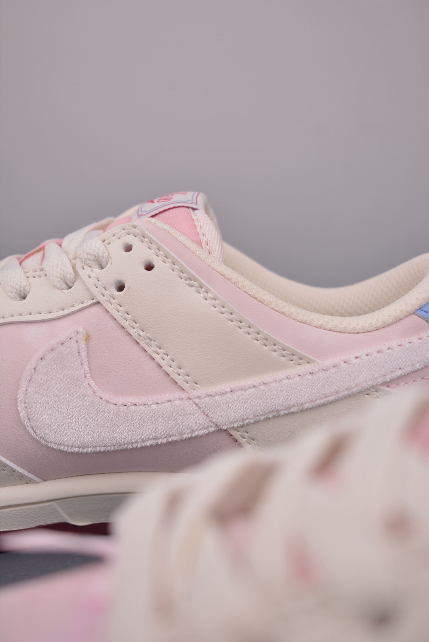 Nike SB Dunk Low 情人节限定 IQ1145-610