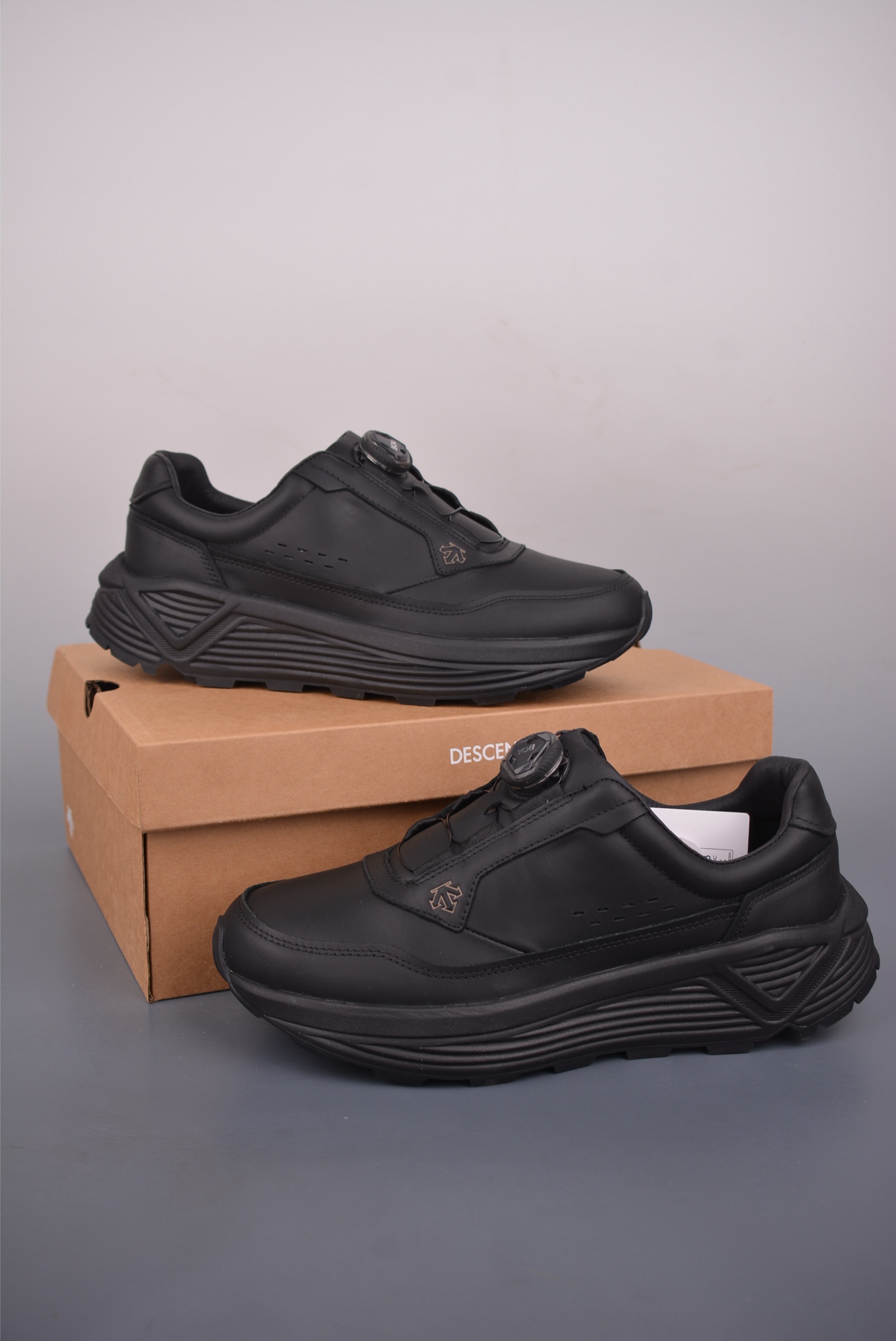 DESCENTE迪桑特 PRIMIER LTR WIRE 时尚休闲运动覆盖防水男子越野跑鞋 D4431LSN02-Top High Quatity Cheap Sneakers Fashion Clothing Clothes Bags handbags Shoes of all Brand wholesale With The best Quality And Beautiful Price from China Factory Chinese suppliers wholesaler seller DESCENTE迪桑特 PRIMIER LTR WIRE 时尚休闲运动覆盖防水男子越野跑鞋 D4431LSN02