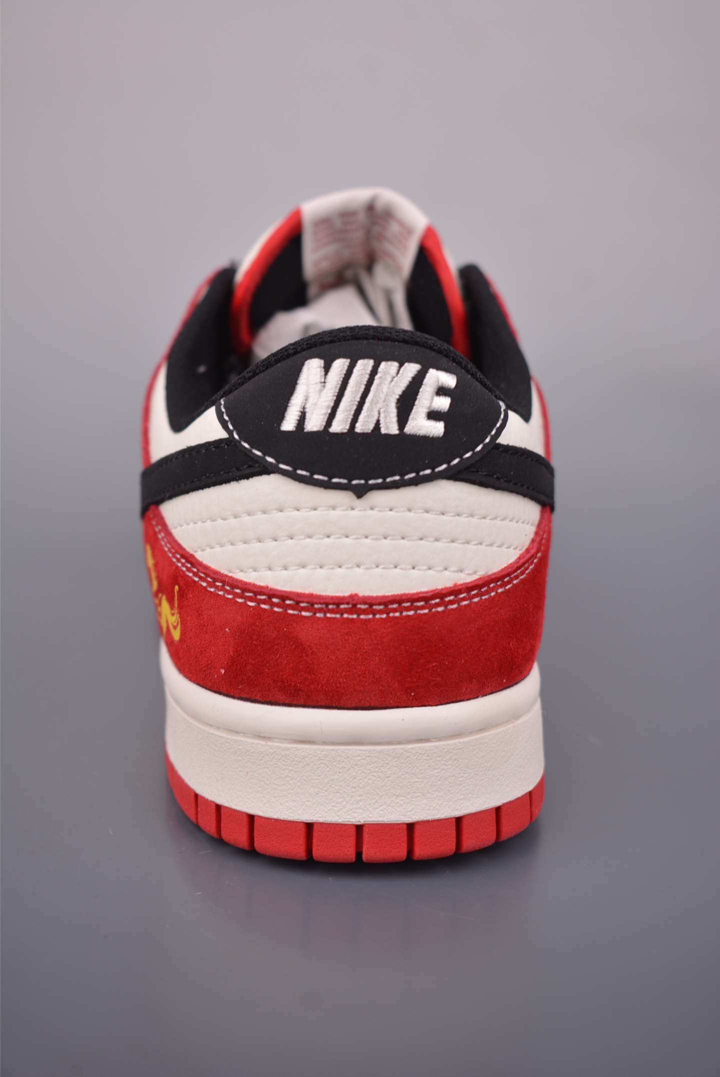 260 Nike SB Dunk Low 马年限定 CS1688-138-Chinese UA Cheap High Quatity Brand Clothes Bags handbags Sneakers wholesale wholesaler seller from China Factory suppliers Fashion Clothing Shoes best Quality Beautiful Price 260 Nike SB Dunk Low 马年限定 CS1688-138