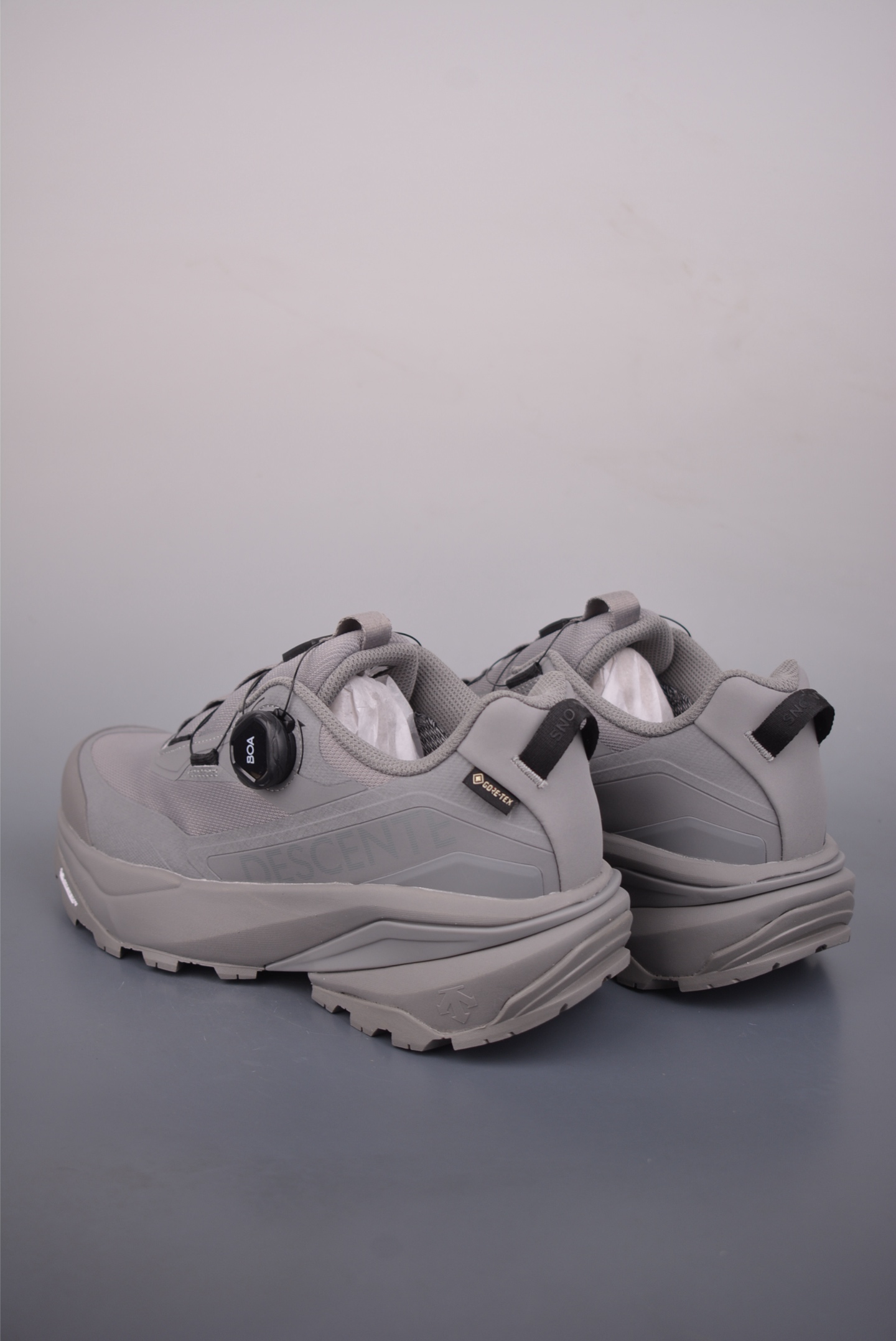 DESCENTE迪桑特 SNOW TREK GTX 时尚休闲运动覆盖防水男子越野跑鞋 D5131SSN38-Top High Quatity Cheap Sneakers Fashion Clothing Clothes Bags handbags Shoes of all Brand wholesale With The best Quality And Beautiful Price from China Factory Chinese suppliers wholesaler seller DESCENTE迪桑特 SNOW TREK GTX 时尚休闲运动覆盖防水男子越野跑鞋 D5131SSN38