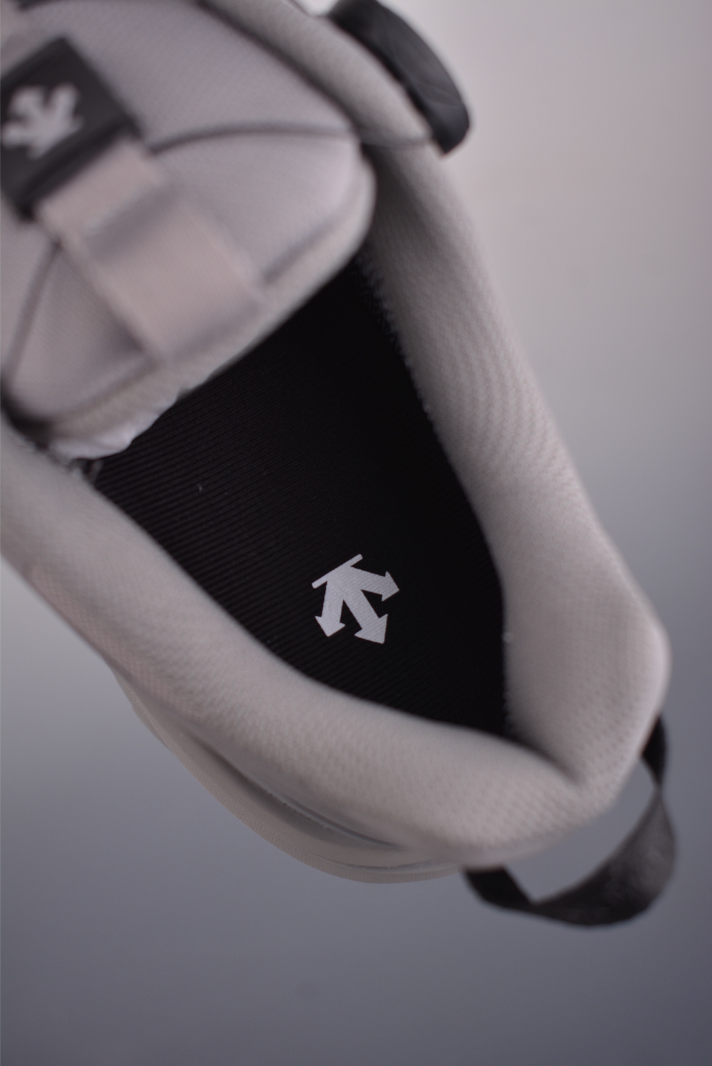 DESCENTE迪桑特 SNOW TREK GTX 时尚休闲运动覆盖防水男子越野跑鞋 D5131SSN38-Top High Quatity Cheap Sneakers Fashion Clothing Clothes Bags handbags Shoes of all Brand wholesale With The best Quality And Beautiful Price from China Factory Chinese suppliers wholesaler seller DESCENTE迪桑特 SNOW TREK GTX 时尚休闲运动覆盖防水男子越野跑鞋 D5131SSN38