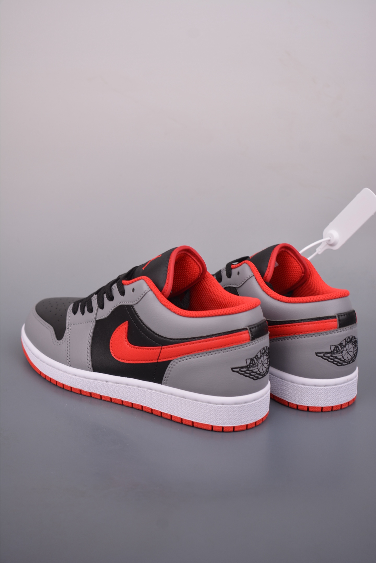 200 Air Jordan 1 Low 黑灰红 AJ1乔1低帮休闲板鞋 553558-060-Chinese UA Cheap High Quatity Brand Clothes Bags handbags Sneakers wholesale wholesaler seller from China Factory suppliers Fashion Clothing Shoes best Quality Beautiful Price 200 Air Jordan 1 Low 黑灰红 AJ1乔1低帮休闲板鞋 553558-060