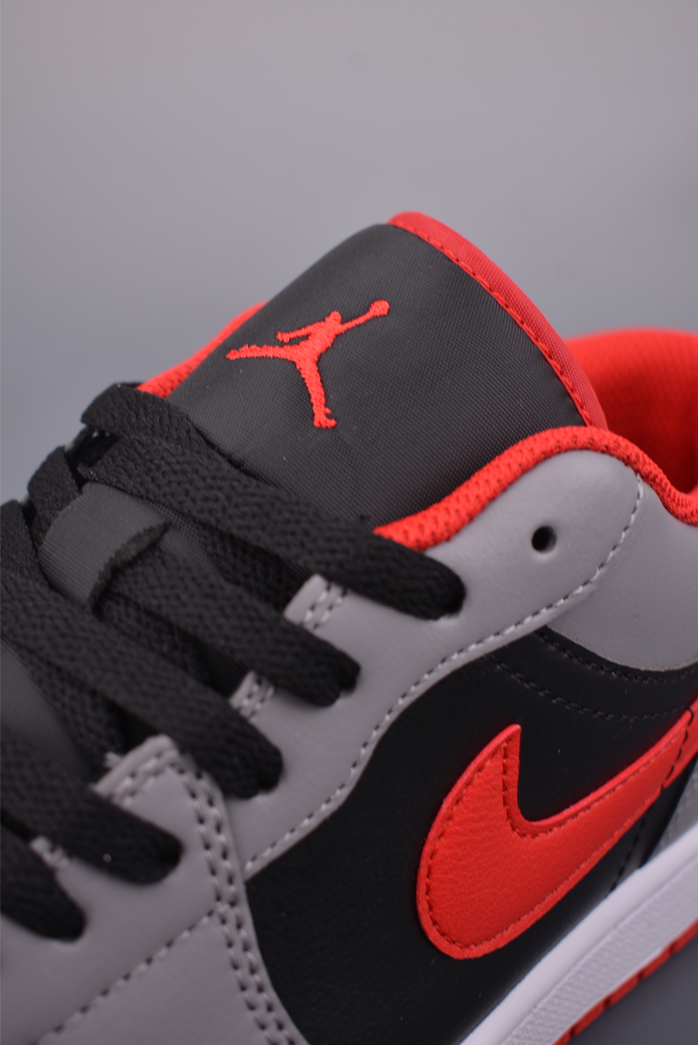 200 Air Jordan 1 Low 黑灰红 AJ1乔1低帮休闲板鞋 553558-060-Chinese UA Cheap High Quatity Brand Clothes Bags handbags Sneakers wholesale wholesaler seller from China Factory suppliers Fashion Clothing Shoes best Quality Beautiful Price 200 Air Jordan 1 Low 黑灰红 AJ1乔1低帮休闲板鞋 553558-060