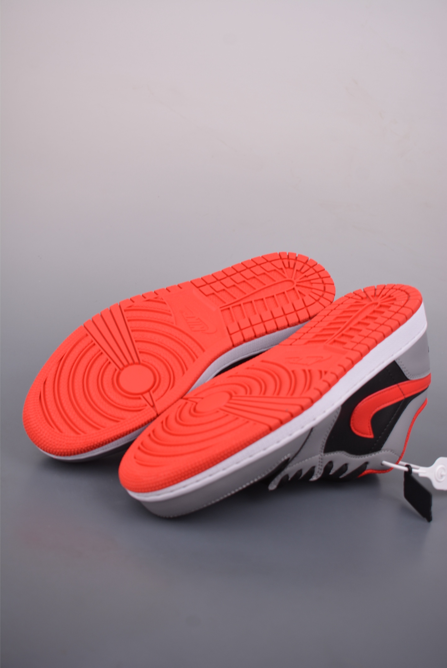 200 Air Jordan 1 Low 黑灰红 AJ1乔1低帮休闲板鞋 553558-060-Chinese UA Cheap High Quatity Brand Clothes Bags handbags Sneakers wholesale wholesaler seller from China Factory suppliers Fashion Clothing Shoes best Quality Beautiful Price 200 Air Jordan 1 Low 黑灰红 AJ1乔1低帮休闲板鞋 553558-060
