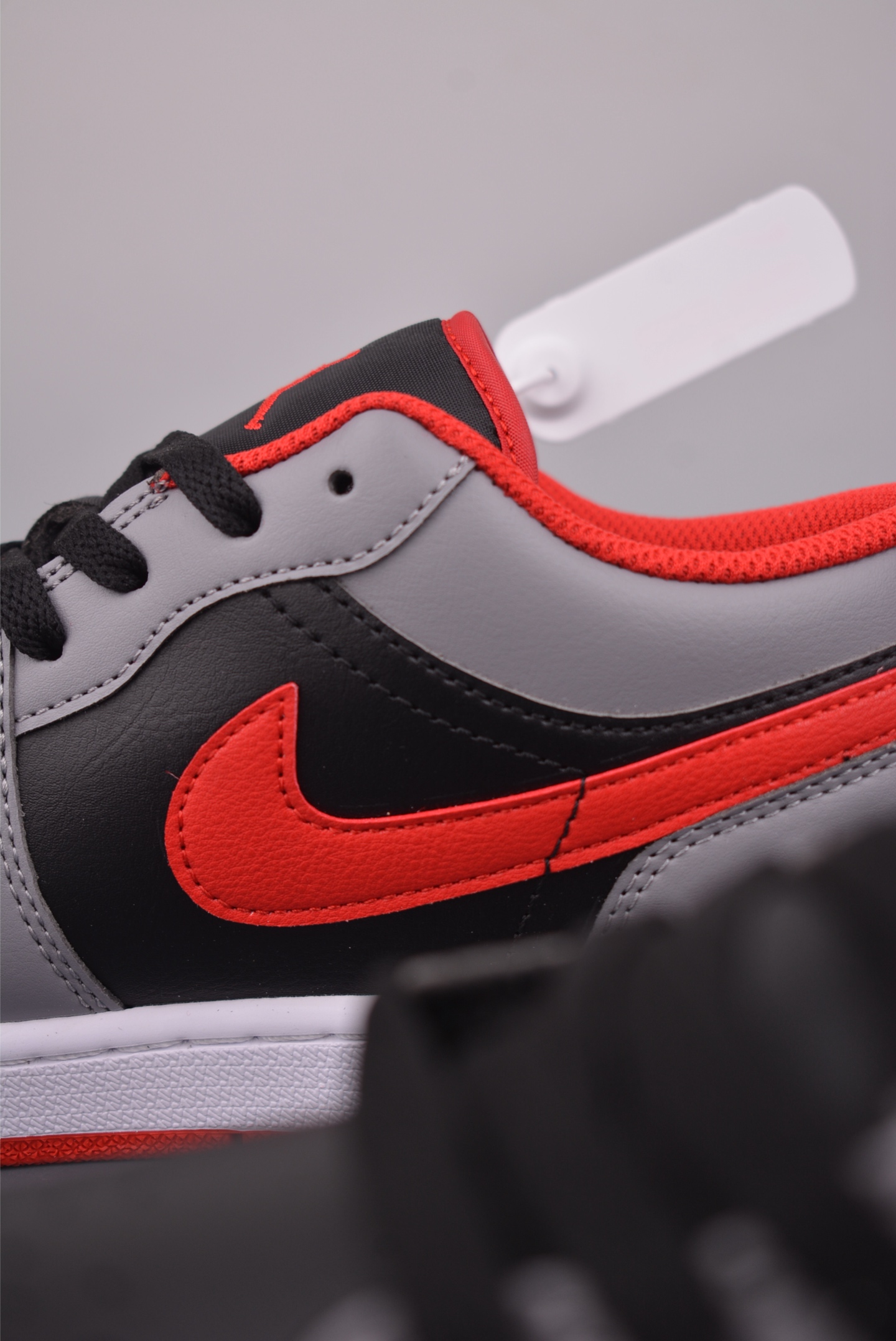 200 Air Jordan 1 Low 黑灰红 AJ1乔1低帮休闲板鞋 553558-060-Chinese UA Cheap High Quatity Brand Clothes Bags handbags Sneakers wholesale wholesaler seller from China Factory suppliers Fashion Clothing Shoes best Quality Beautiful Price 200 Air Jordan 1 Low 黑灰红 AJ1乔1低帮休闲板鞋 553558-060