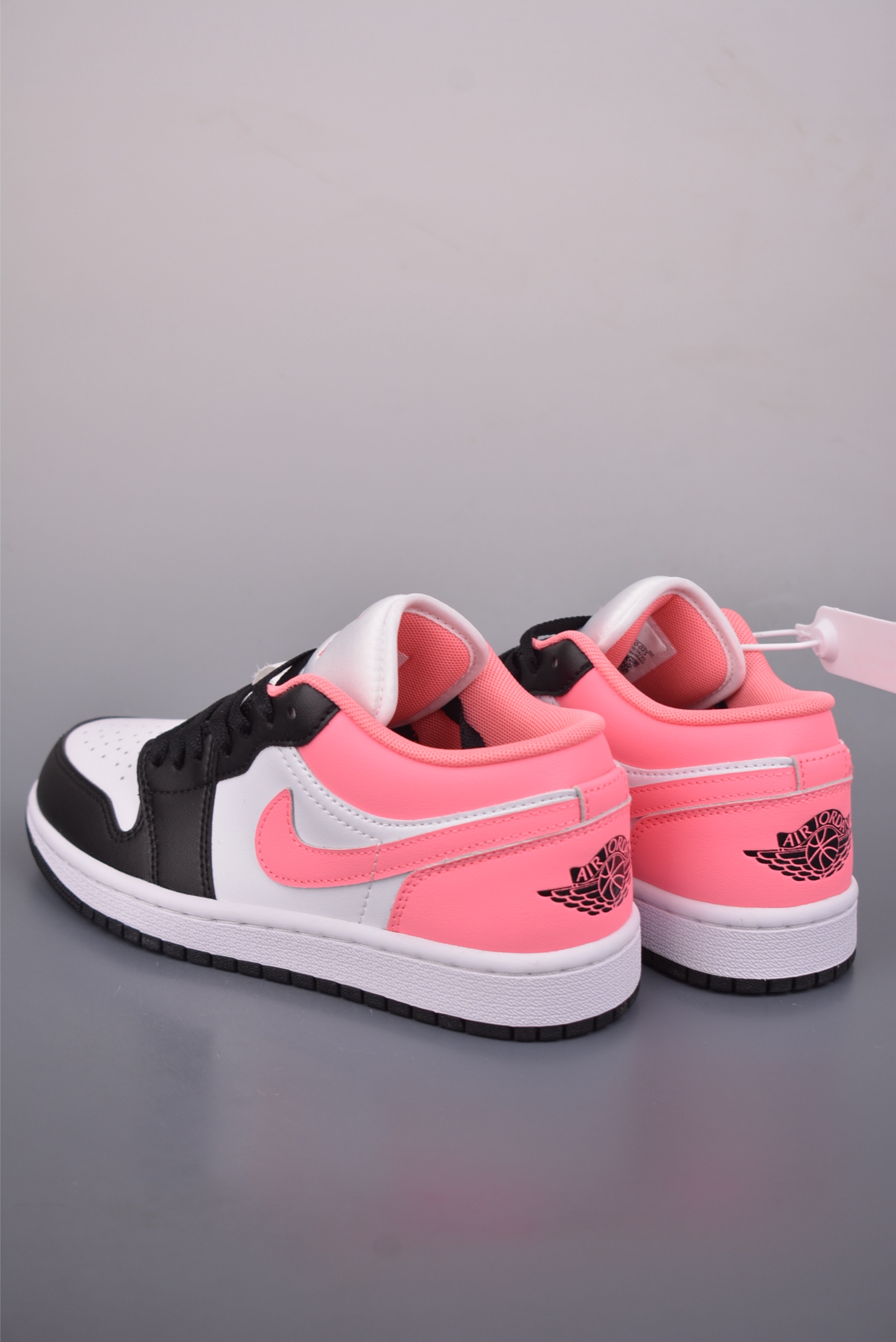200 Air Jordan 1 Low 黑粉 AJ1乔1低帮休闲板鞋 553560-025-Chinese UA Cheap High Quatity Brand Clothes Bags handbags Sneakers wholesale wholesaler seller from China Factory suppliers Fashion Clothing Shoes best Quality Beautiful Price 200 Air Jordan 1 Low 黑粉 AJ1乔1低帮休闲板鞋 553560-025