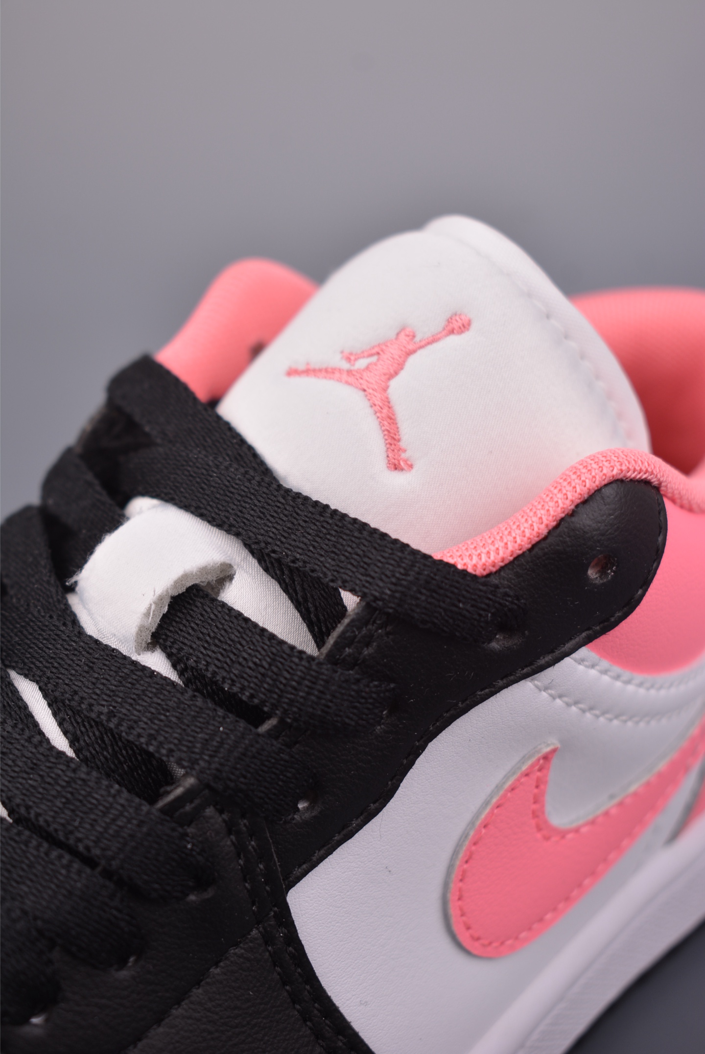 200 Air Jordan 1 Low 黑粉 AJ1乔1低帮休闲板鞋 553560-025-Chinese UA Cheap High Quatity Brand Clothes Bags handbags Sneakers wholesale wholesaler seller from China Factory suppliers Fashion Clothing Shoes best Quality Beautiful Price 200 Air Jordan 1 Low 黑粉 AJ1乔1低帮休闲板鞋 553560-025