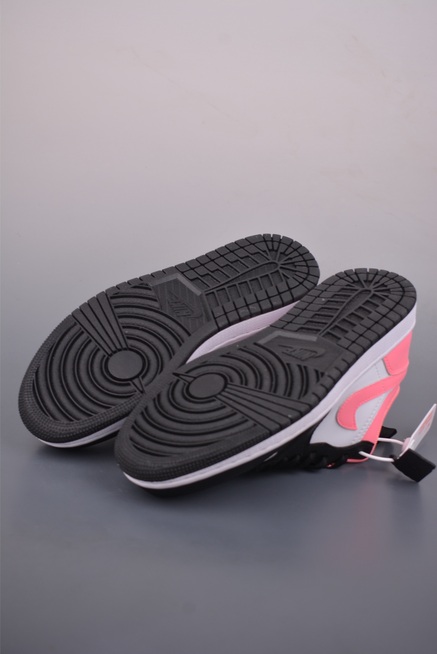 200 Air Jordan 1 Low 黑粉 AJ1乔1低帮休闲板鞋 553560-025-Chinese UA Cheap High Quatity Brand Clothes Bags handbags Sneakers wholesale wholesaler seller from China Factory suppliers Fashion Clothing Shoes best Quality Beautiful Price 200 Air Jordan 1 Low 黑粉 AJ1乔1低帮休闲板鞋 553560-025
