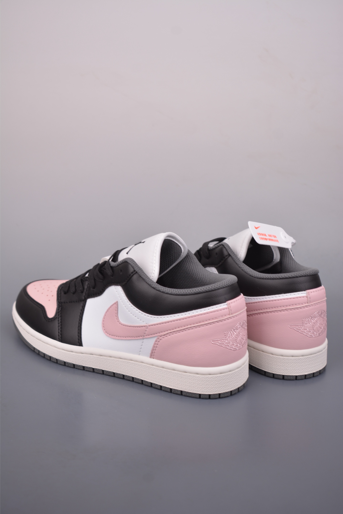 200 Air Jordan 1 Low 黑粉 AJ1乔1低帮休闲板鞋 553560-044-Chinese UA Cheap High Quatity Brand Clothes Bags handbags Sneakers wholesale wholesaler seller from China Factory suppliers Fashion Clothing Shoes best Quality Beautiful Price 200 Air Jordan 1 Low 黑粉 AJ1乔1低帮休闲板鞋 553560-044