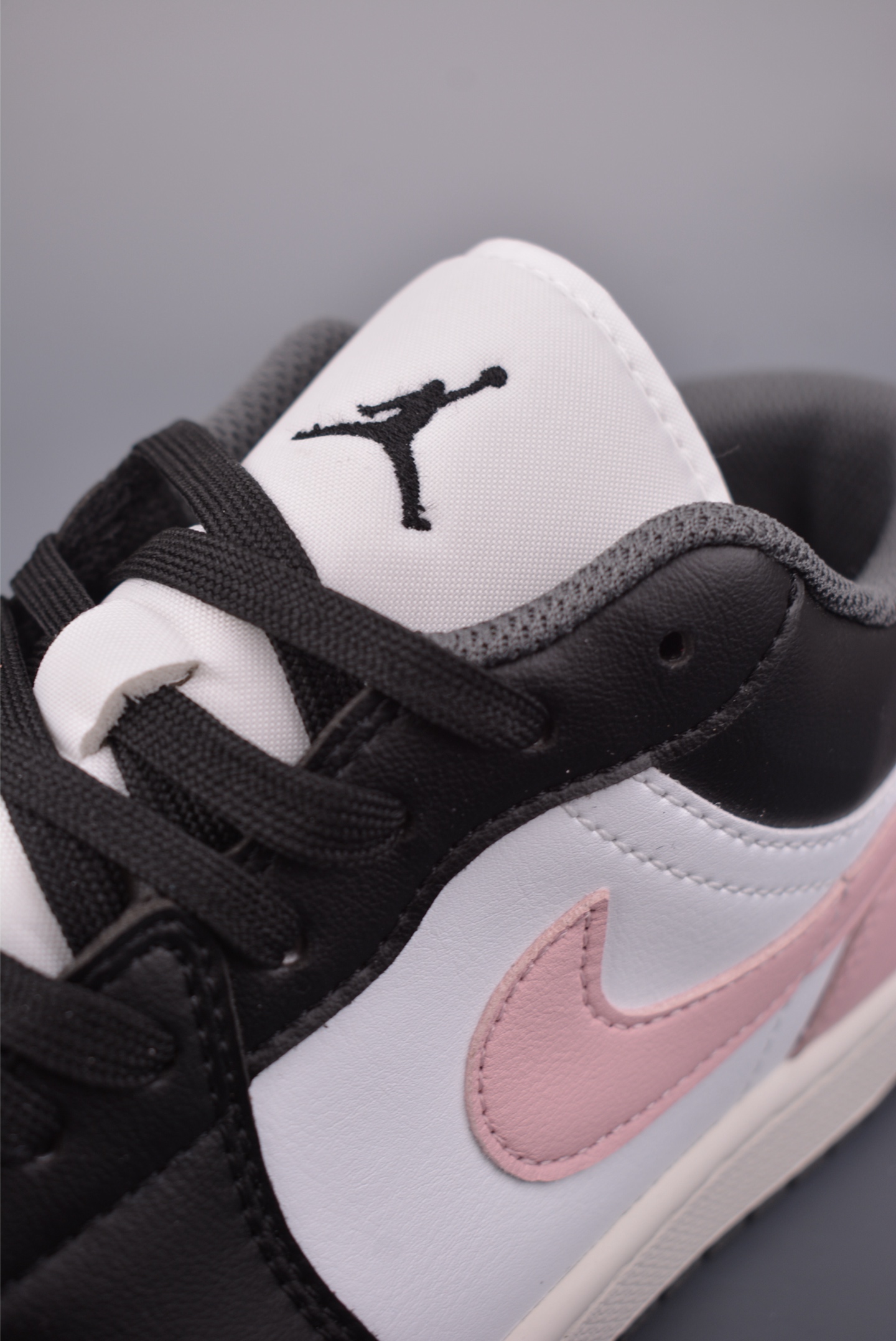 200 Air Jordan 1 Low 黑粉 AJ1乔1低帮休闲板鞋 553560-044-Chinese UA Cheap High Quatity Brand Clothes Bags handbags Sneakers wholesale wholesaler seller from China Factory suppliers Fashion Clothing Shoes best Quality Beautiful Price 200 Air Jordan 1 Low 黑粉 AJ1乔1低帮休闲板鞋 553560-044
