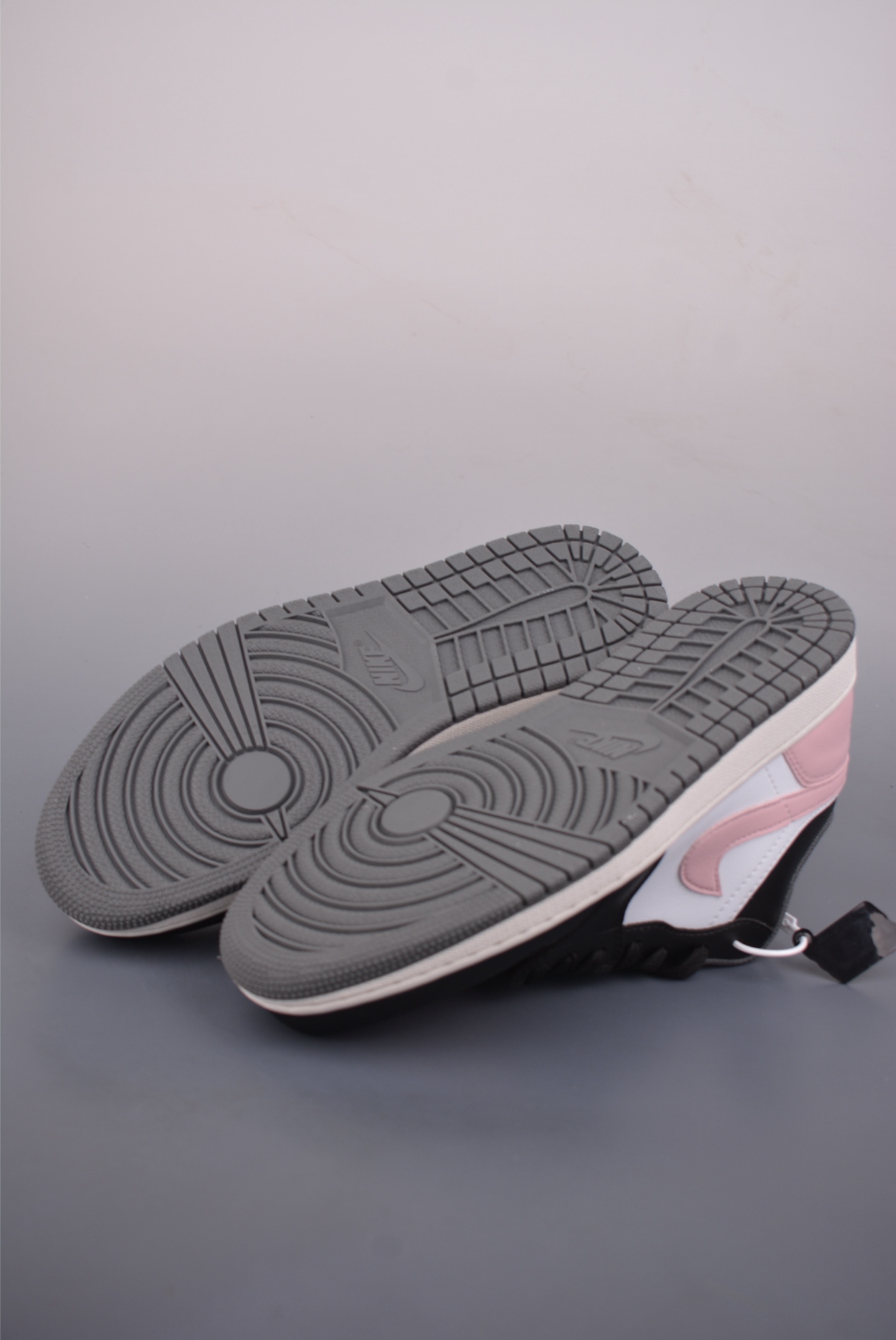 200 Air Jordan 1 Low 黑粉 AJ1乔1低帮休闲板鞋 553560-044-Chinese UA Cheap High Quatity Brand Clothes Bags handbags Sneakers wholesale wholesaler seller from China Factory suppliers Fashion Clothing Shoes best Quality Beautiful Price 200 Air Jordan 1 Low 黑粉 AJ1乔1低帮休闲板鞋 553560-044