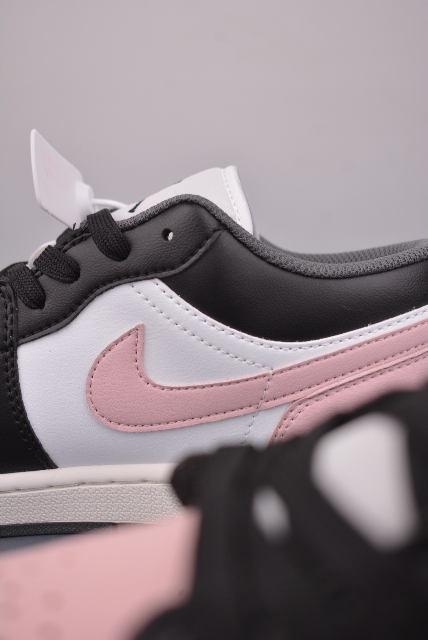 200 Air Jordan 1 Low 黑粉 AJ1乔1低帮休闲板鞋 553560-044-Chinese UA Cheap High Quatity Brand Clothes Bags handbags Sneakers wholesale wholesaler seller from China Factory suppliers Fashion Clothing Shoes best Quality Beautiful Price 200 Air Jordan 1 Low 黑粉 AJ1乔1低帮休闲板鞋 553560-044