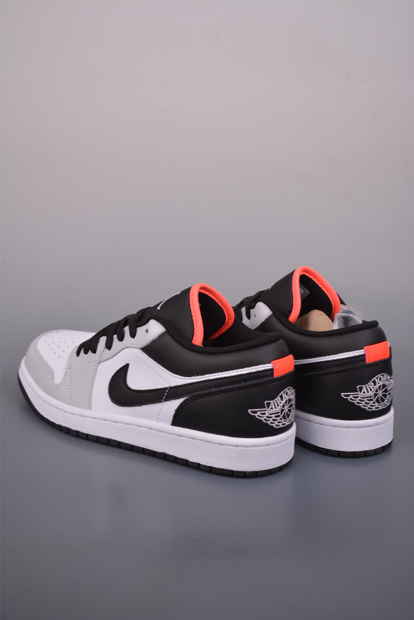 200 Air Jordan 1 Low 灰白黑 AJ1乔1低帮休闲板鞋 553558-045-Chinese UA Cheap High Quatity Brand Clothes Bags handbags Sneakers wholesale wholesaler seller from China Factory suppliers Fashion Clothing Shoes best Quality Beautiful Price 200 Air Jordan 1 Low 灰白黑 AJ1乔1低帮休闲板鞋 553558-045