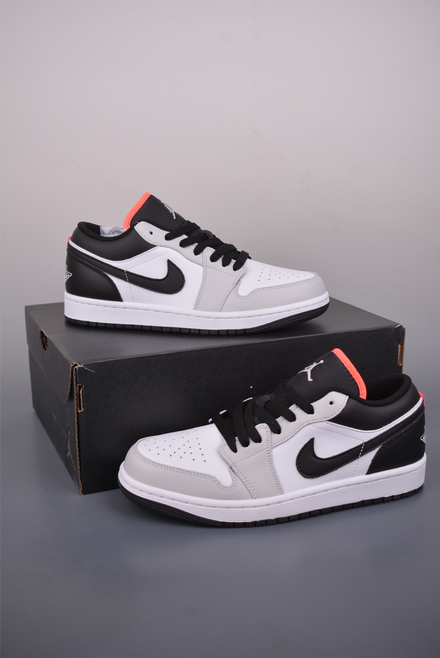 200 Air Jordan 1 Low 灰白黑 AJ1乔1低帮休闲板鞋 553558-045-Chinese UA Cheap High Quatity Brand Clothes Bags handbags Sneakers wholesale wholesaler seller from China Factory suppliers Fashion Clothing Shoes best Quality Beautiful Price 200 Air Jordan 1 Low 灰白黑 AJ1乔1低帮休闲板鞋 553558-045