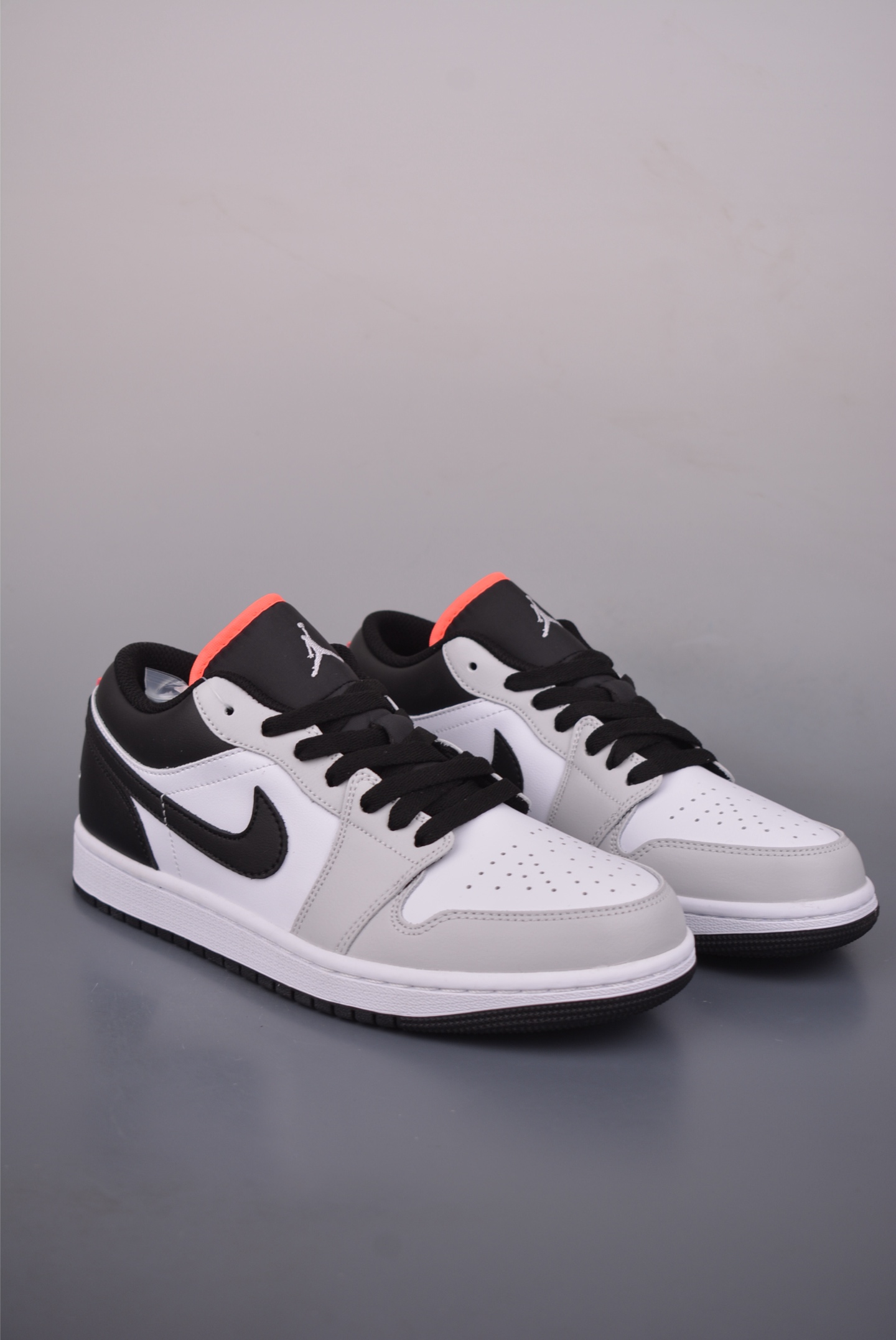 200 Air Jordan 1 Low 灰白黑 AJ1乔1低帮休闲板鞋 553558-045-Chinese UA Cheap High Quatity Brand Clothes Bags handbags Sneakers wholesale wholesaler seller from China Factory suppliers Fashion Clothing Shoes best Quality Beautiful Price 200 Air Jordan 1 Low 灰白黑 AJ1乔1低帮休闲板鞋 553558-045