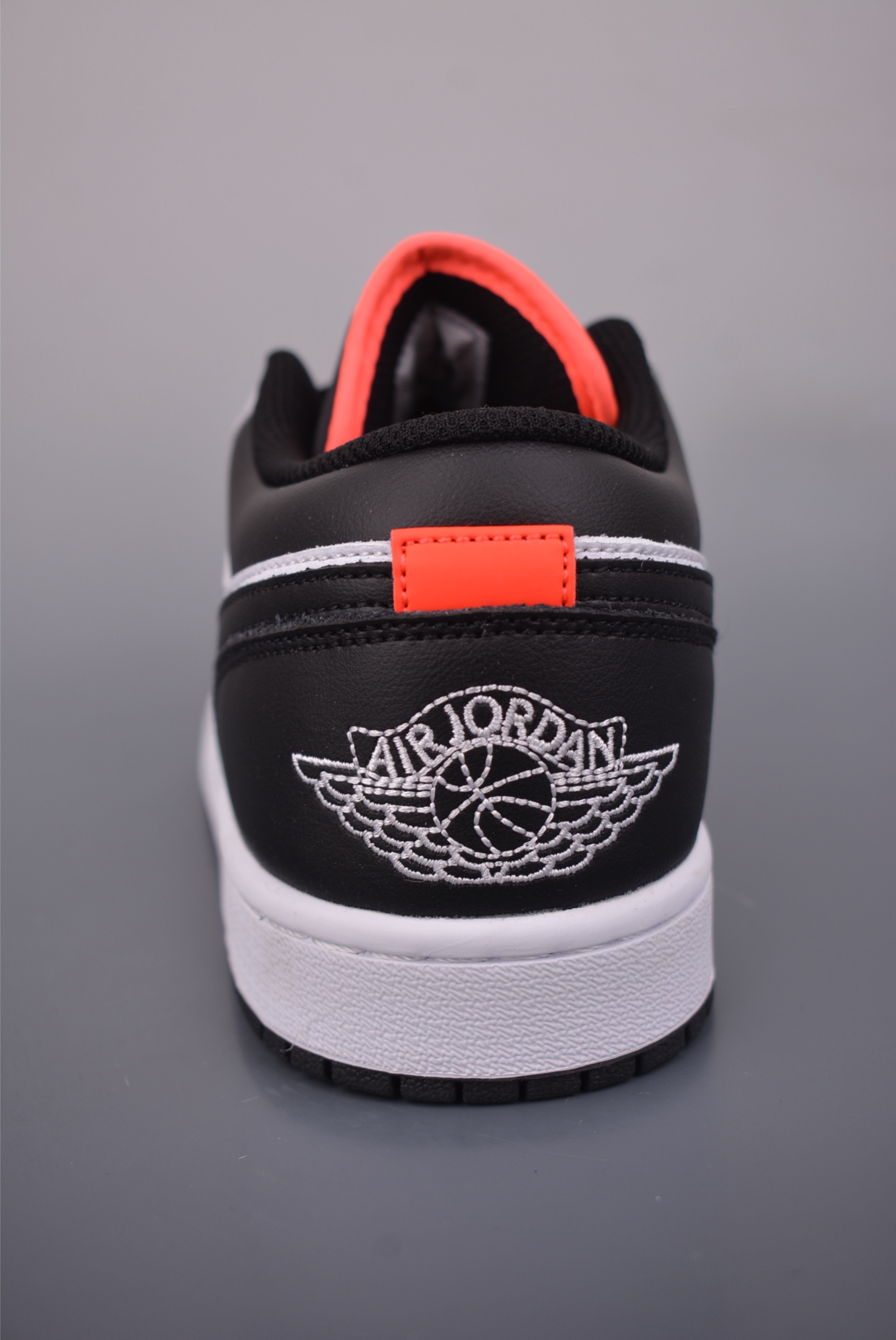 200 Air Jordan 1 Low 灰白黑 AJ1乔1低帮休闲板鞋 553558-045-Chinese UA Cheap High Quatity Brand Clothes Bags handbags Sneakers wholesale wholesaler seller from China Factory suppliers Fashion Clothing Shoes best Quality Beautiful Price 200 Air Jordan 1 Low 灰白黑 AJ1乔1低帮休闲板鞋 553558-045
