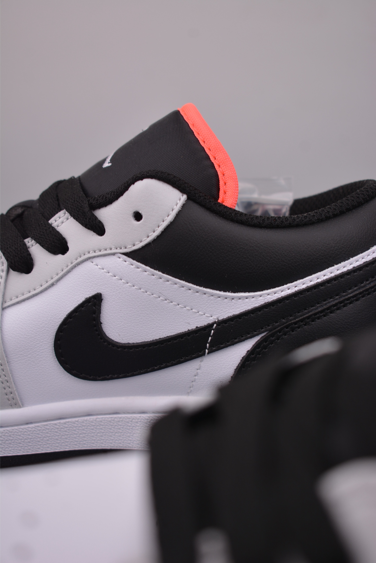 200 Air Jordan 1 Low 灰白黑 AJ1乔1低帮休闲板鞋 553558-045-Chinese UA Cheap High Quatity Brand Clothes Bags handbags Sneakers wholesale wholesaler seller from China Factory suppliers Fashion Clothing Shoes best Quality Beautiful Price 200 Air Jordan 1 Low 灰白黑 AJ1乔1低帮休闲板鞋 553558-045