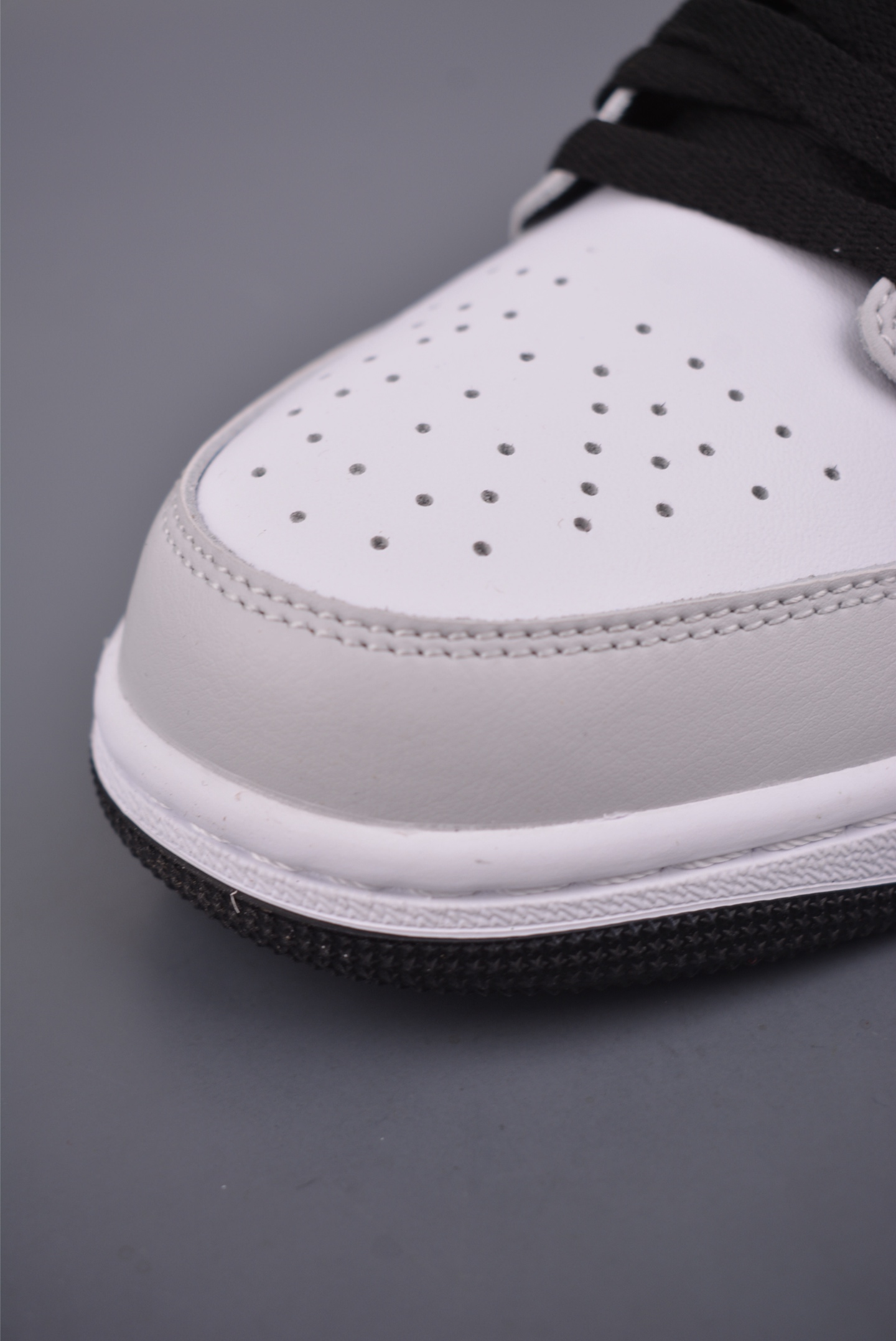 200 Air Jordan 1 Low 灰白黑 AJ1乔1低帮休闲板鞋 553558-045-Chinese UA Cheap High Quatity Brand Clothes Bags handbags Sneakers wholesale wholesaler seller from China Factory suppliers Fashion Clothing Shoes best Quality Beautiful Price 200 Air Jordan 1 Low 灰白黑 AJ1乔1低帮休闲板鞋 553558-045