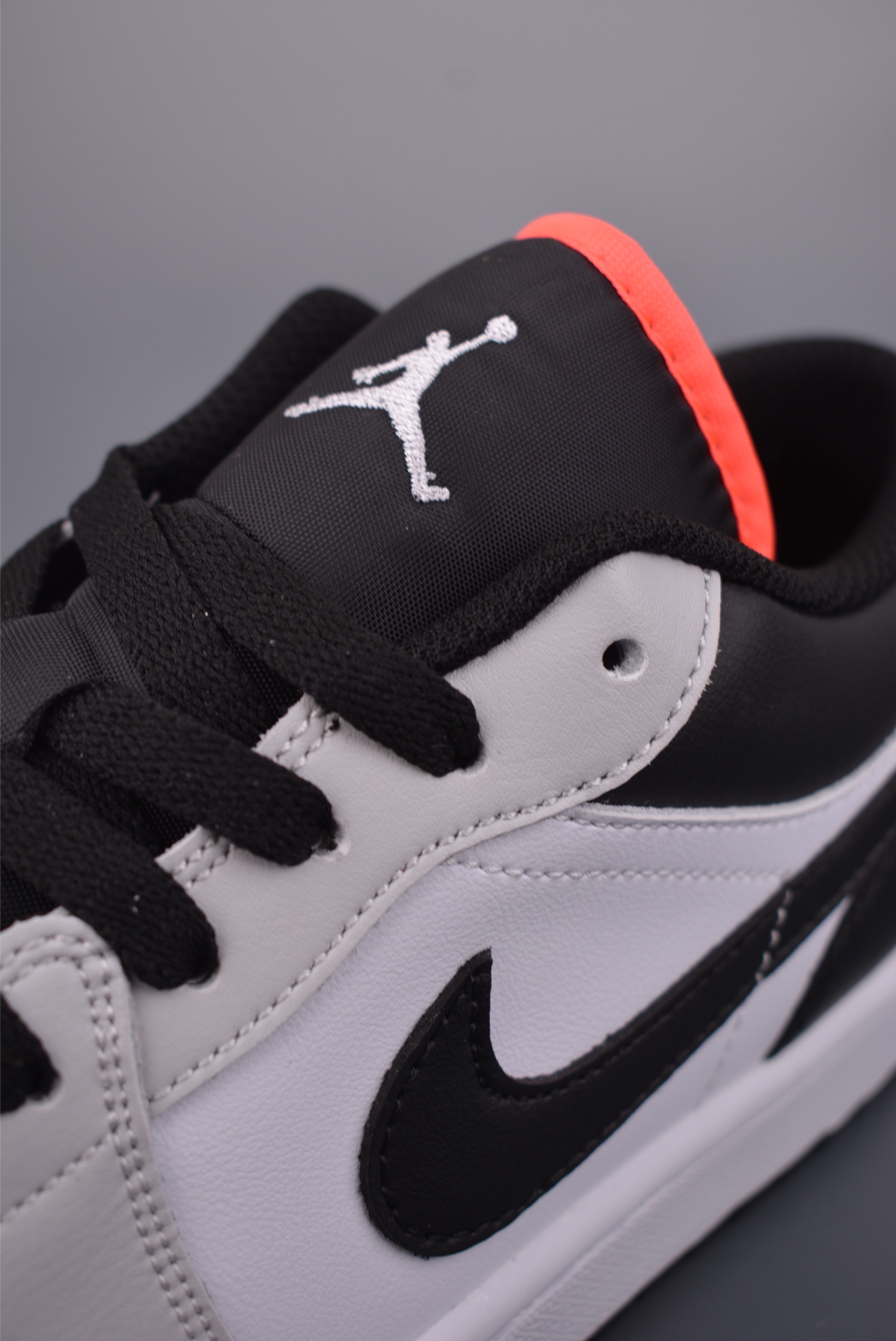 200 Air Jordan 1 Low 灰白黑 AJ1乔1低帮休闲板鞋 553558-045-Chinese UA Cheap High Quatity Brand Clothes Bags handbags Sneakers wholesale wholesaler seller from China Factory suppliers Fashion Clothing Shoes best Quality Beautiful Price 200 Air Jordan 1 Low 灰白黑 AJ1乔1低帮休闲板鞋 553558-045
