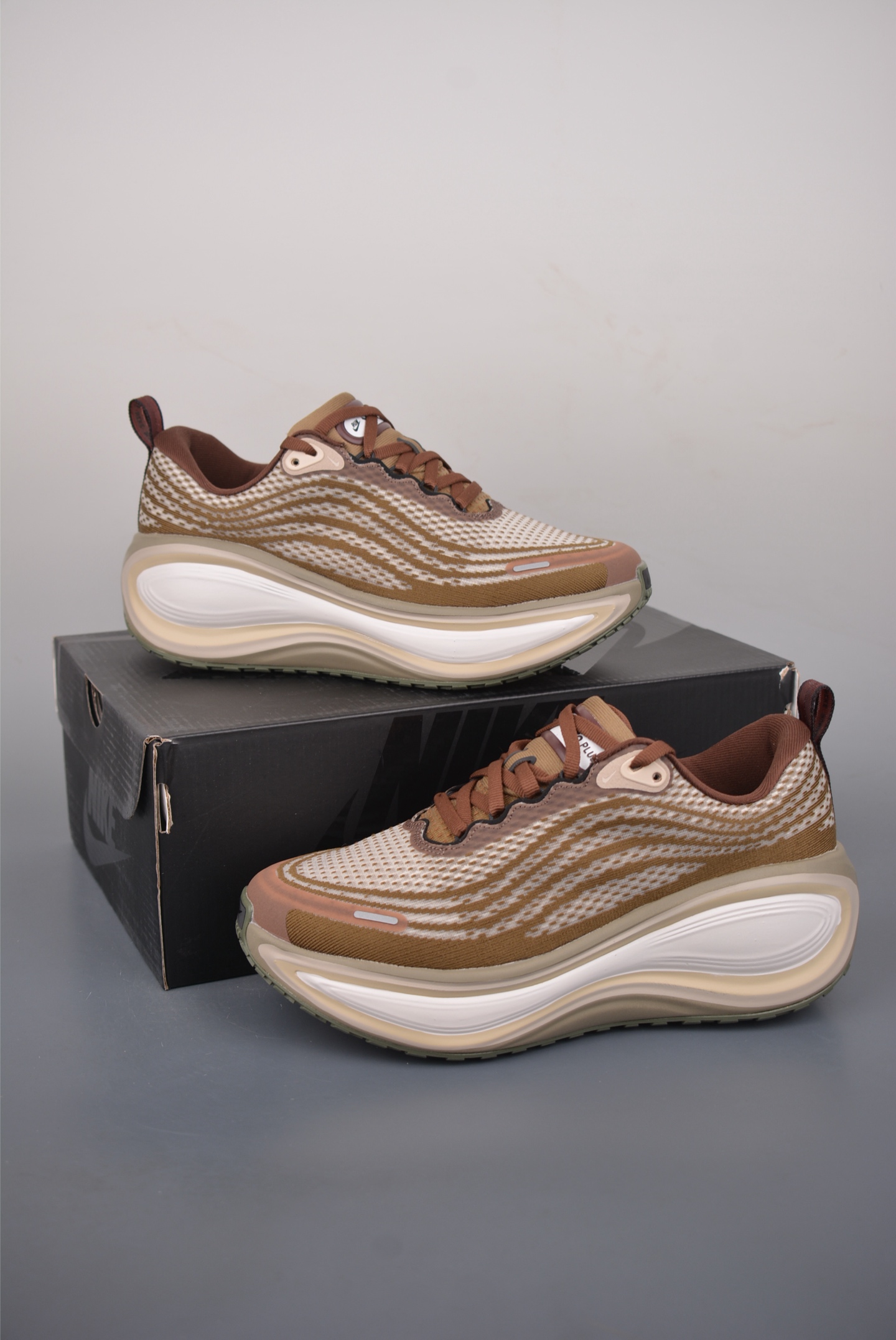 Nike Air Zoom Vomero Plus IO4482-001 Nike Air Zoom Vomero Plus IO4482-001