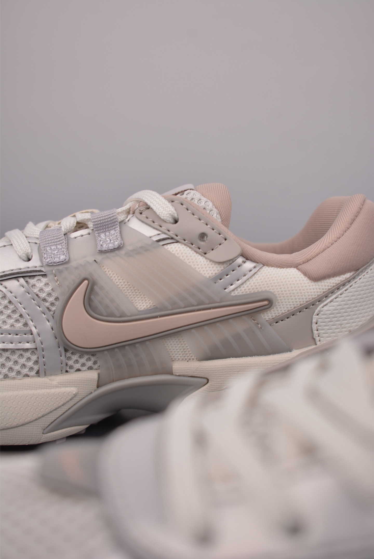 NIKE V2K Runtekk 版本 减震防滑复古低帮跑步鞋 FD0736-011-Top High Quatity Cheap Sneakers Fashion Clothing Clothes Bags handbags Shoes of all Brand wholesale With The best Quality And Beautiful Price from China Factory Chinese suppliers wholesaler seller NIKE V2K Runtekk 版本 减震防滑复古低帮跑步鞋 FD0736-011