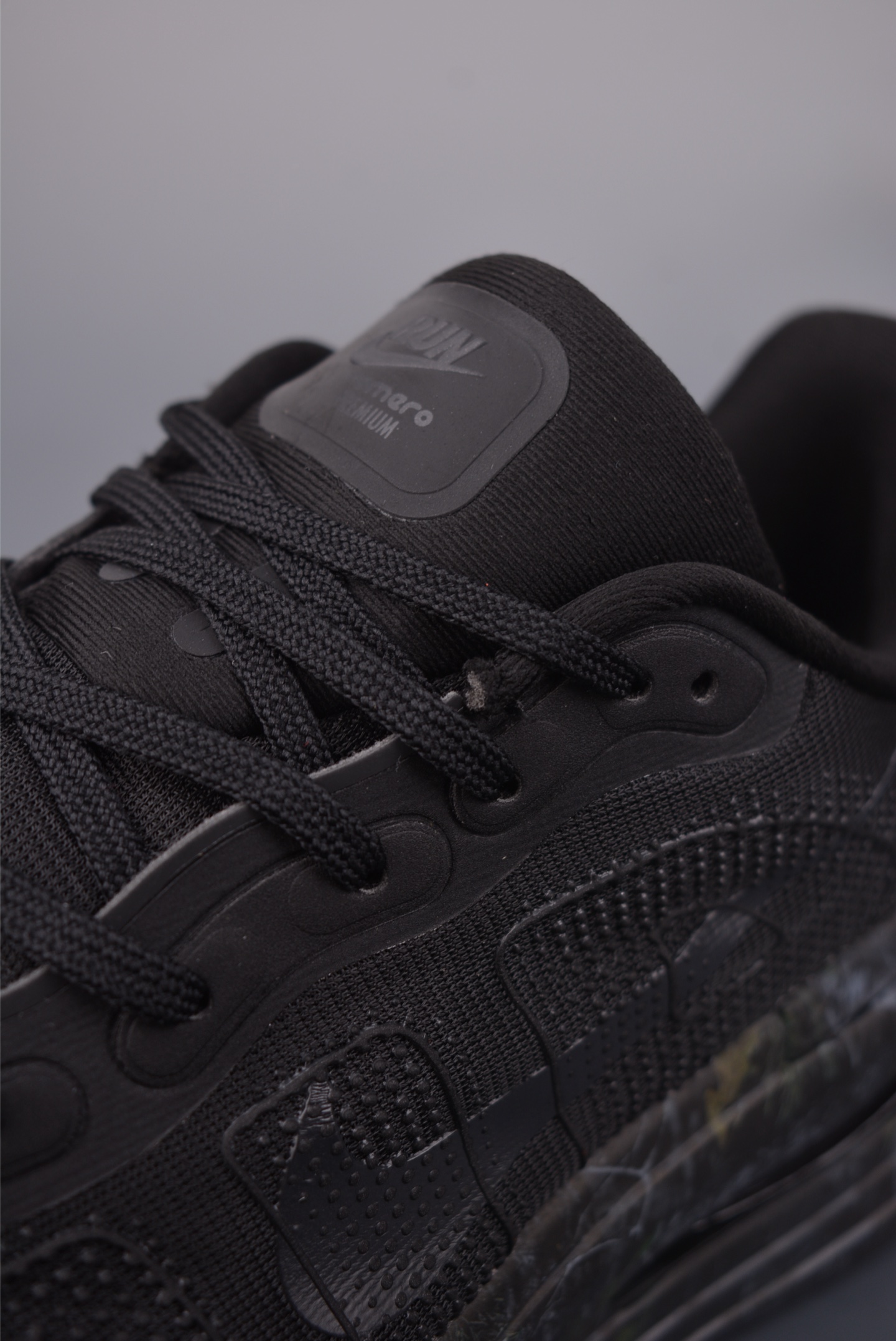 Nike Vomero premium Air气垫40周年 舒适百搭防滑耐磨 支撑缓震低帮 休闲跑步鞋 IO7325-001 Nike Vomero premium Air气垫40周年 舒适百搭防滑耐磨 支撑缓震低帮 休闲跑步鞋 IO7325-001