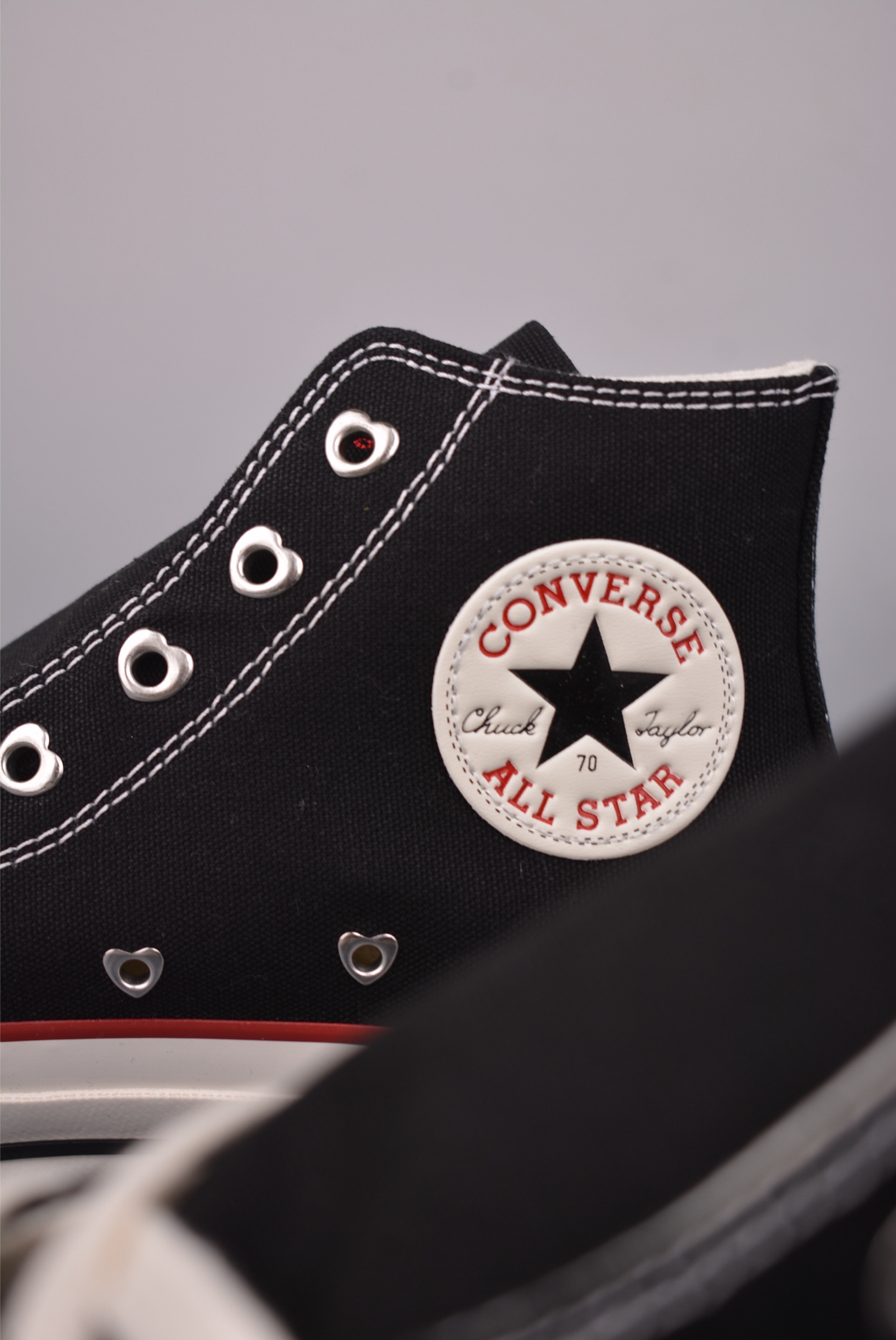 Converse Chuck 1970s 情人节限定 匡威 挚爱同心系列休闲帆布鞋 A19060C白红 A19061C 黑红 Converse Chuck 1970s 情人节限定 匡威 挚爱同心系列休闲帆布鞋 A19060C白红 A19061C 黑红