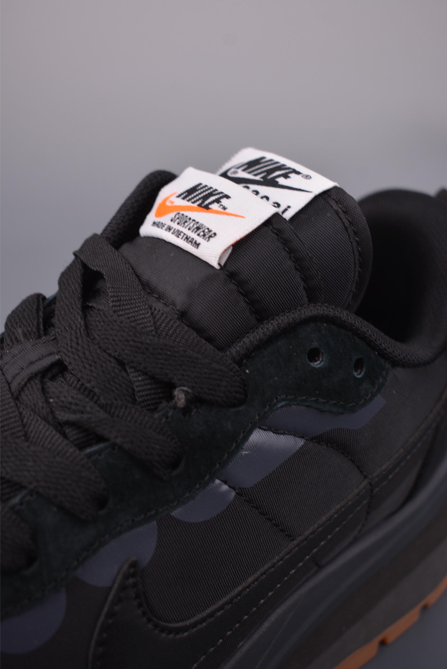 Sacai x NIKE VAPORWAFFLE 联名解构走秀款 DD1875-001 Sacai x NIKE VAPORWAFFLE 联名解构走秀款 DD1875-001