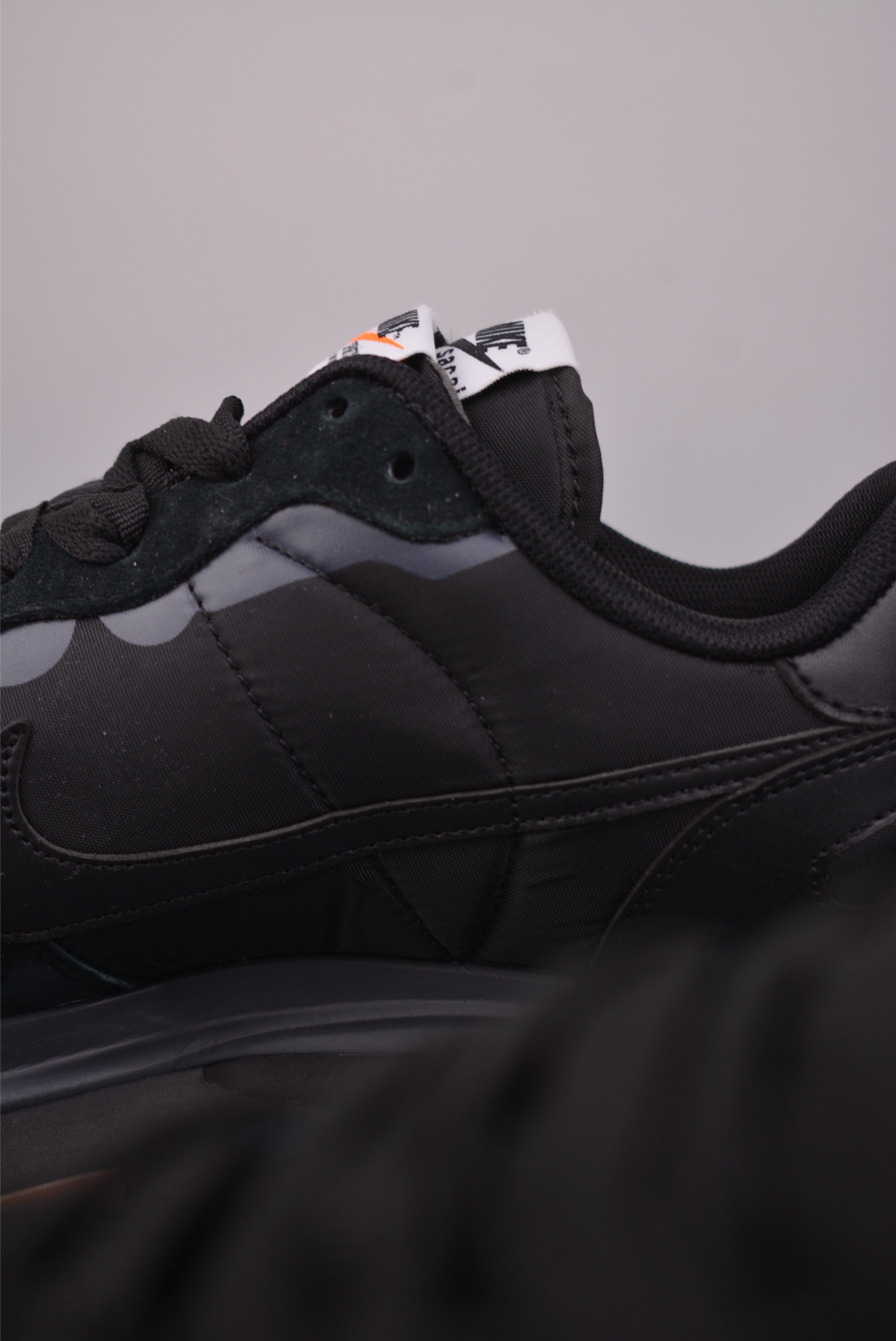 Sacai x NIKE VAPORWAFFLE 联名解构走秀款 DD1875-001 Sacai x NIKE VAPORWAFFLE 联名解构走秀款 DD1875-001