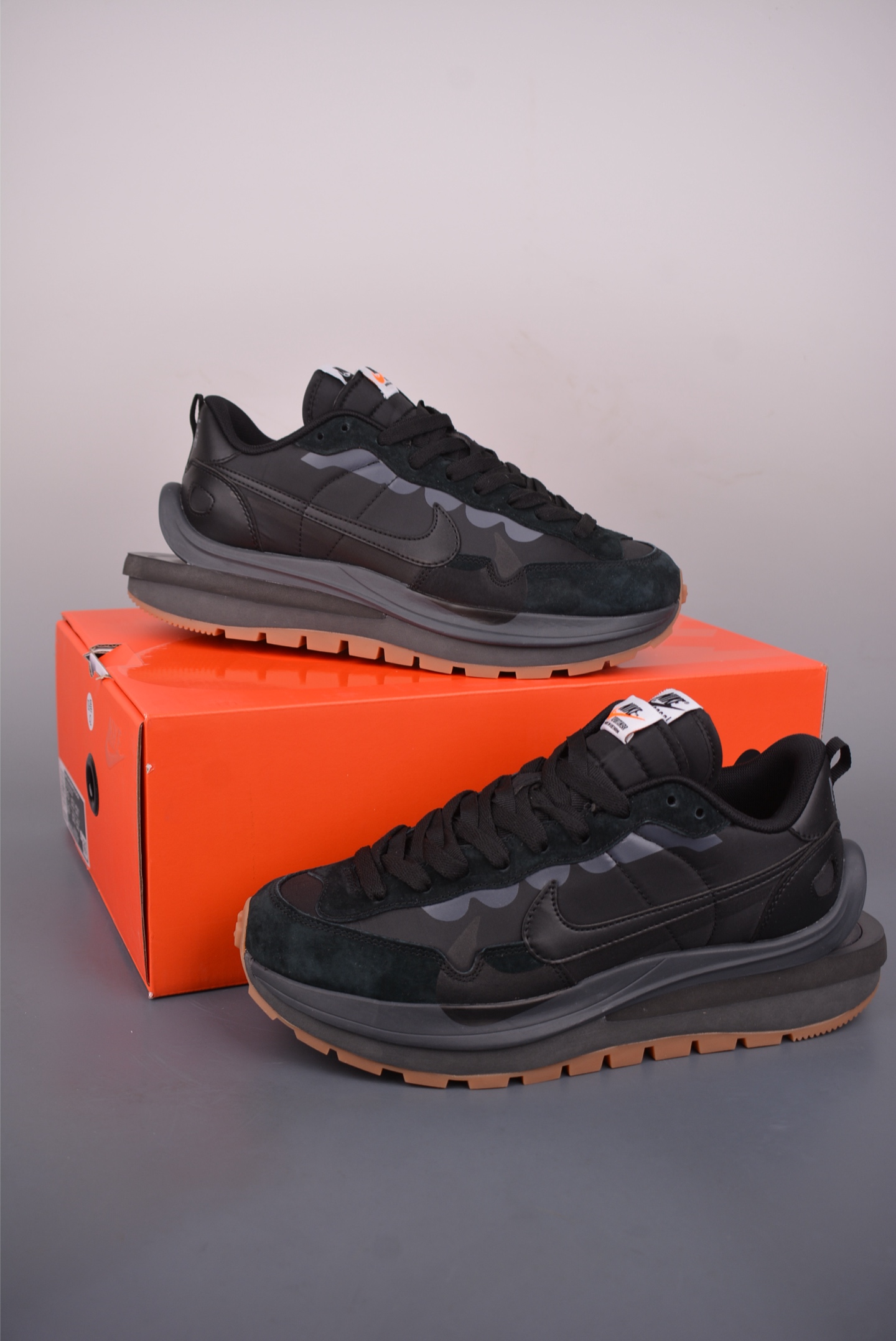 Sacai x NIKE VAPORWAFFLE 联名解构走秀款 DD1875-001 Sacai x NIKE VAPORWAFFLE 联名解构走秀款 DD1875-001