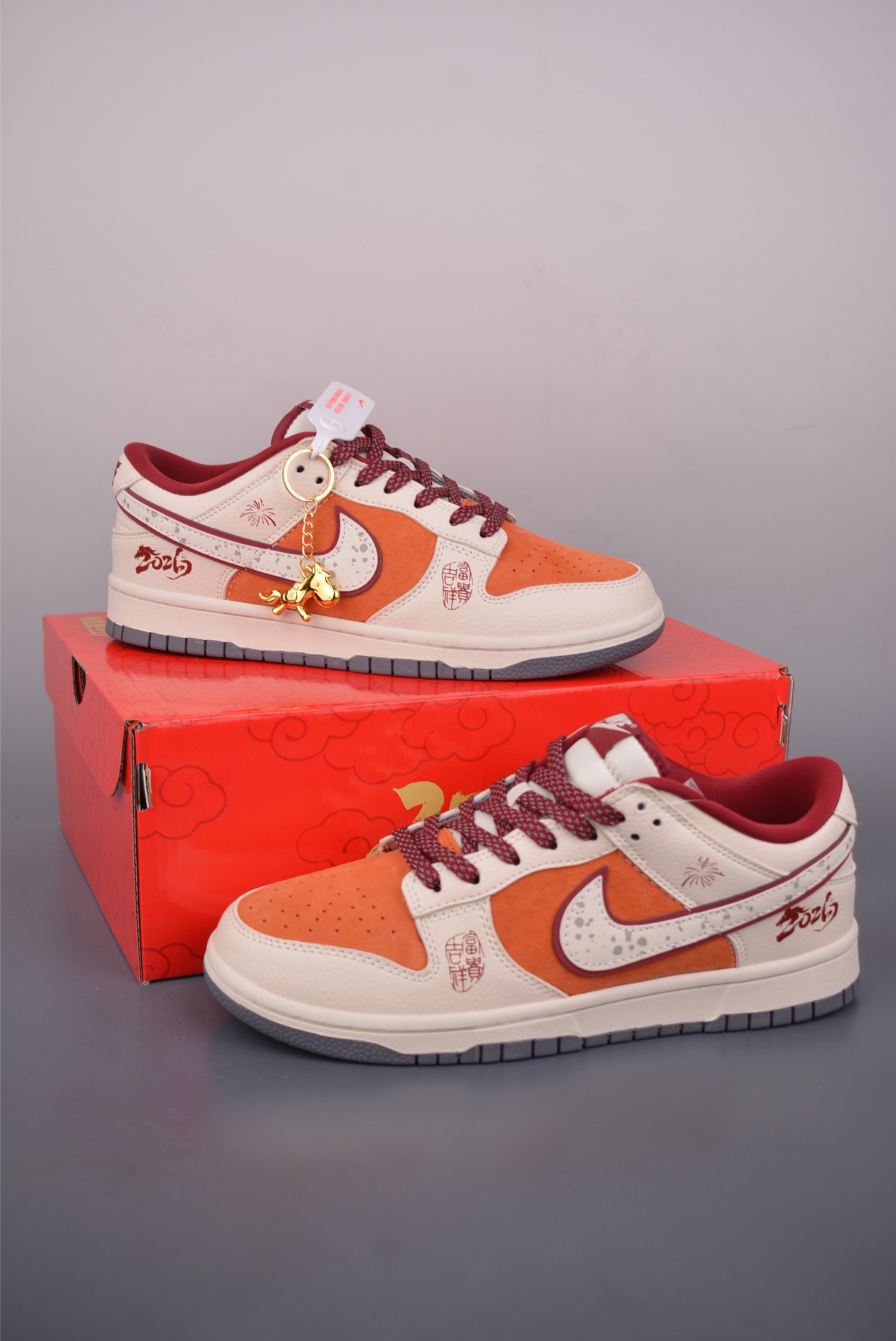 Nike SB Dunk Low 马年限定 MN1688-116 Nike SB Dunk Low 马年限定 MN1688-116