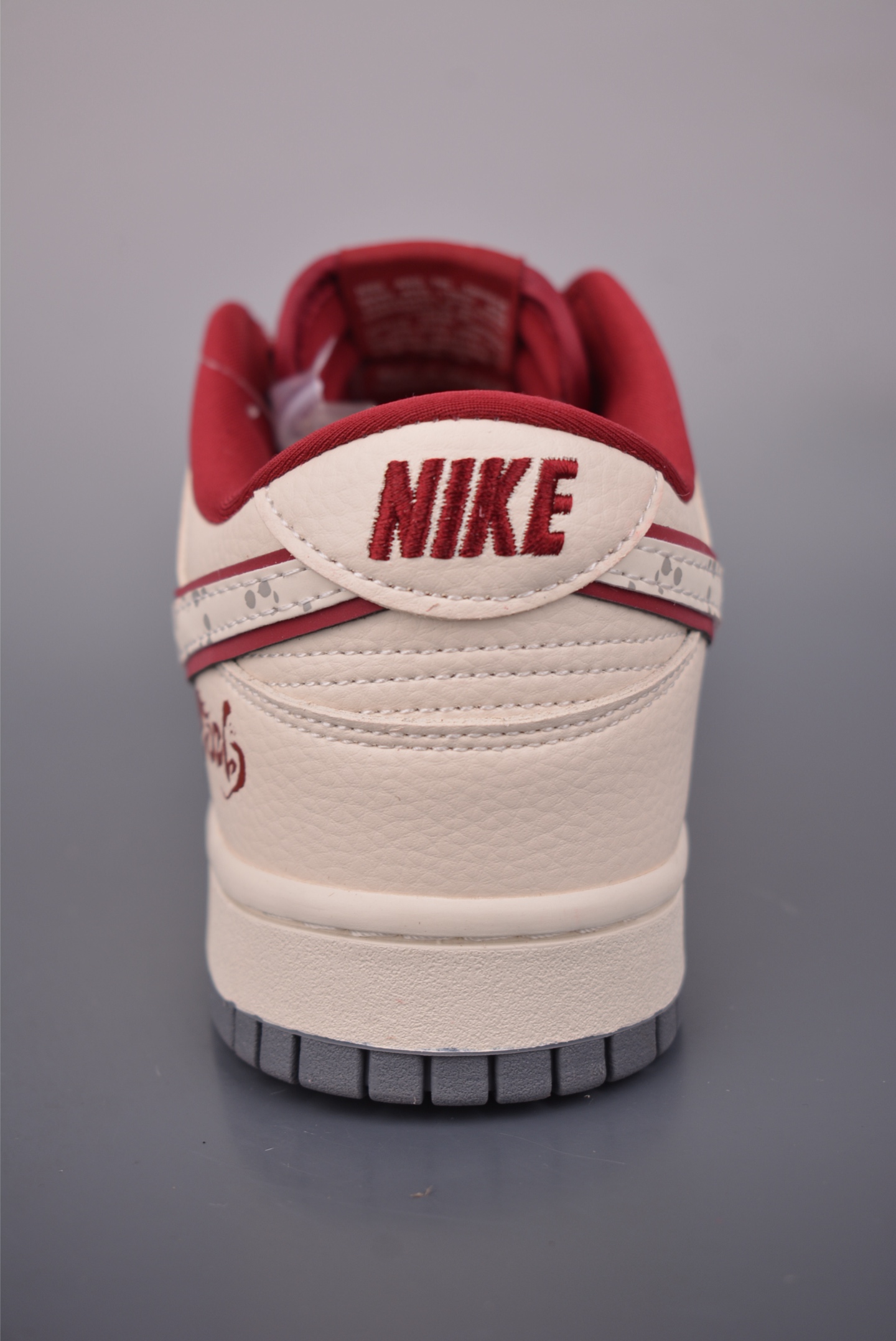 Nike SB Dunk Low 马年限定 MN1688-116 Nike SB Dunk Low 马年限定 MN1688-116