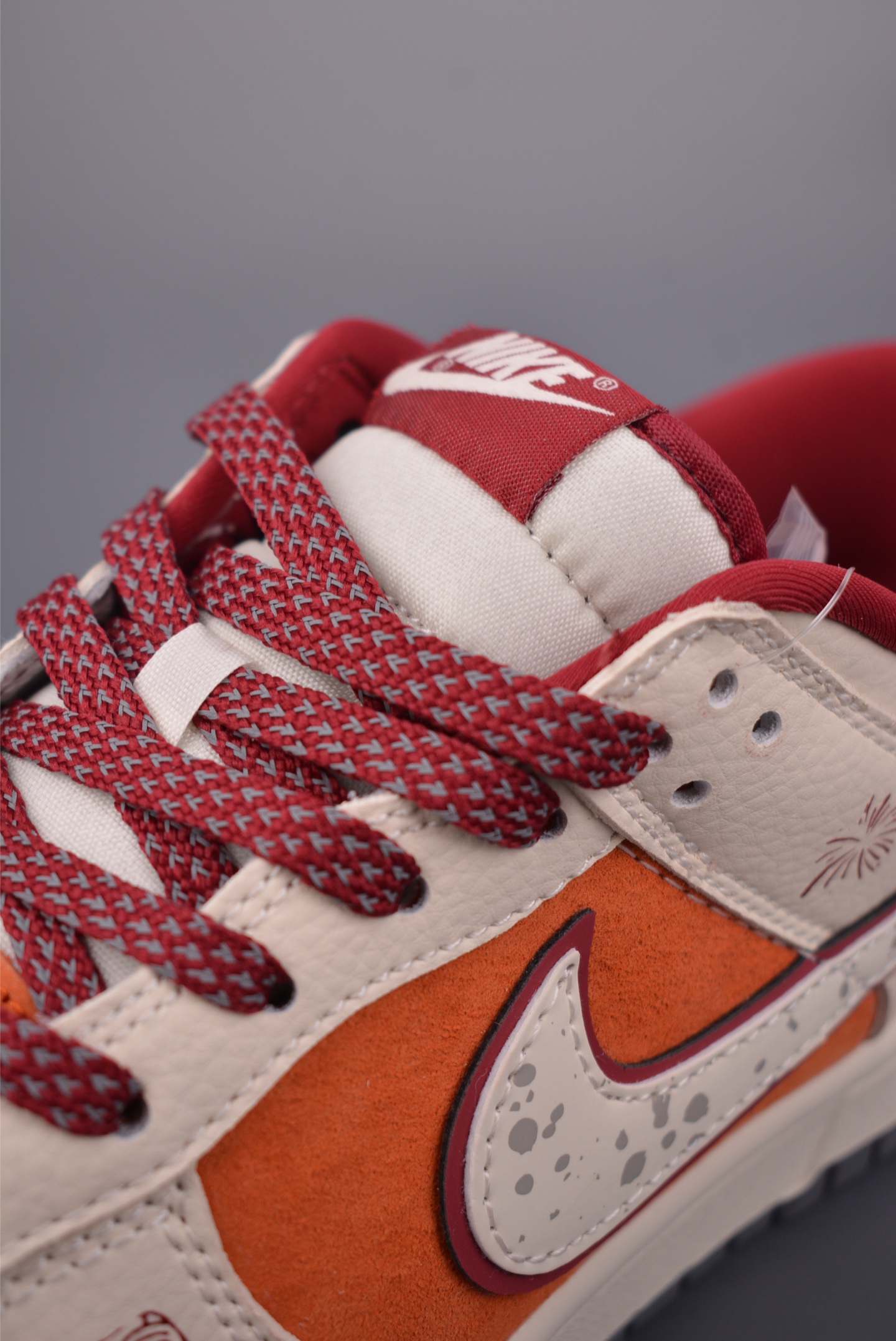 Nike SB Dunk Low 马年限定 MN1688-116 Nike SB Dunk Low 马年限定 MN1688-116