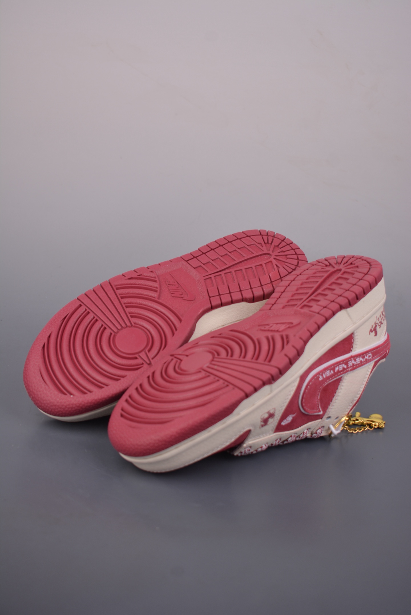 Nike SB Dunk Low 马年限定 DN3168-024-Top High Quatity Cheap Sneakers Fashion Clothing Clothes Bags handbags Shoes of all Brand wholesale With The best Quality And Beautiful Price from China Factory Chinese suppliers wholesaler seller Nike SB Dunk Low 马年限定 DN3168-024