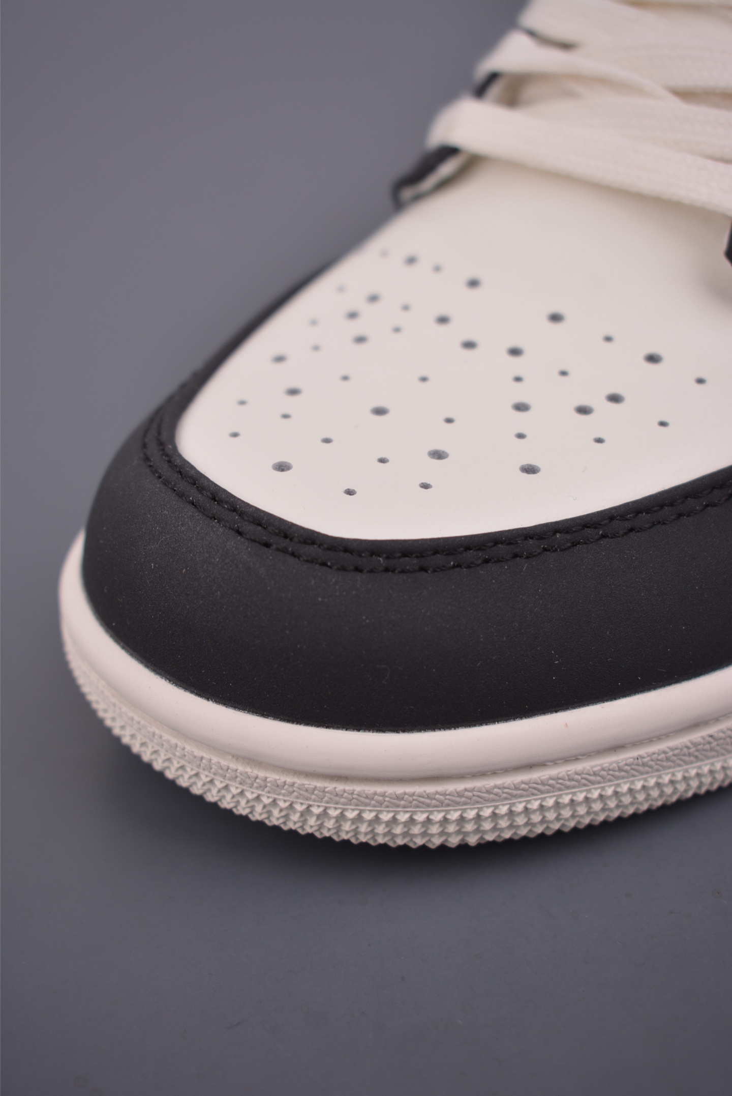 Air Jordan 1 Low 灰白黑 AJ1乔1低帮休闲板鞋 IO2242-101-Top High Quatity Cheap Sneakers Fashion Clothing Clothes Bags handbags Shoes of all Brand wholesale With The best Quality And Beautiful Price from China Factory Chinese suppliers wholesaler seller Air Jordan 1 Low 灰白黑 AJ1乔1低帮休闲板鞋 IO2242-101