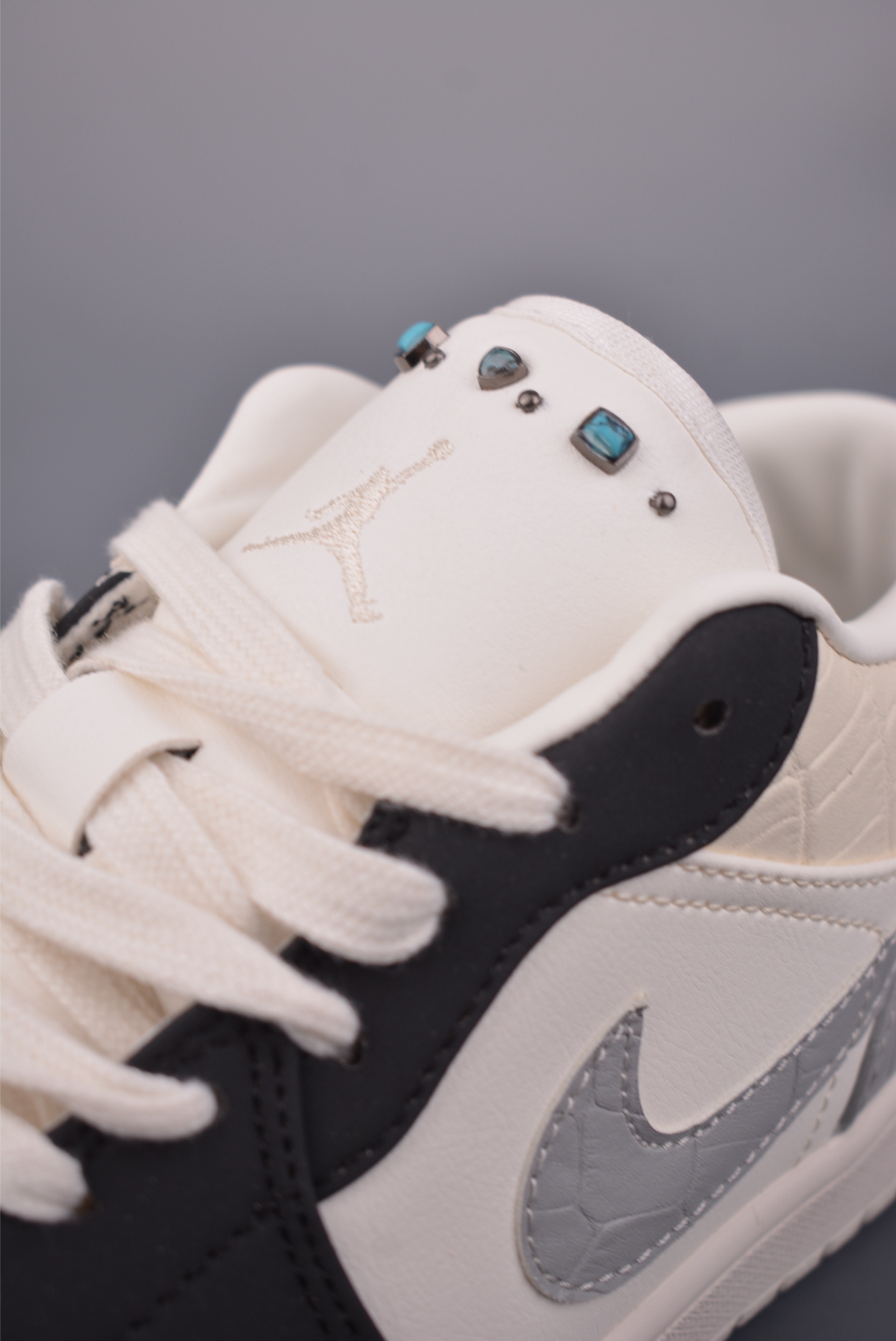 Air Jordan 1 Low 灰白黑 AJ1乔1低帮休闲板鞋 IO2242-101-Top High Quatity Cheap Sneakers Fashion Clothing Clothes Bags handbags Shoes of all Brand wholesale With The best Quality And Beautiful Price from China Factory Chinese suppliers wholesaler seller Air Jordan 1 Low 灰白黑 AJ1乔1低帮休闲板鞋 IO2242-101