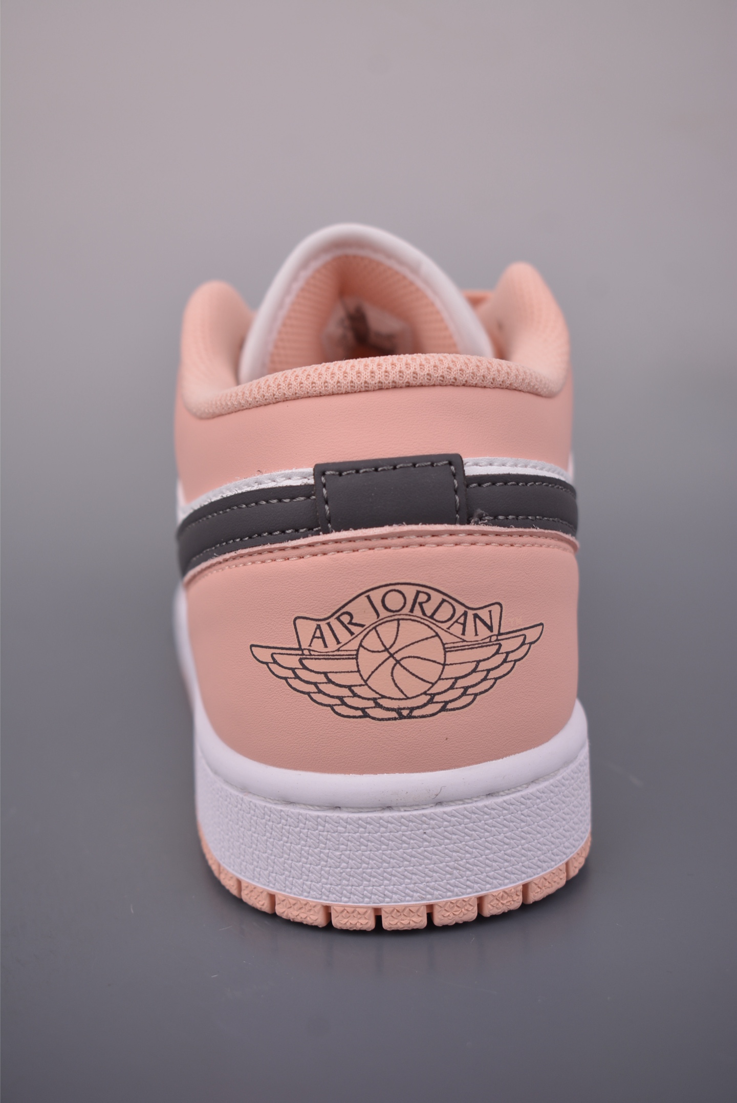 Air Jordan 1 Low 北极粉 AJ1乔1低帮休闲板鞋 553560-800-Top High Quatity Cheap Sneakers Fashion Clothing Clothes Bags handbags Shoes of all Brand wholesale With The best Quality And Beautiful Price from China Factory Chinese suppliers wholesaler seller Air Jordan 1 Low 北极粉 AJ1乔1低帮休闲板鞋 553560-800