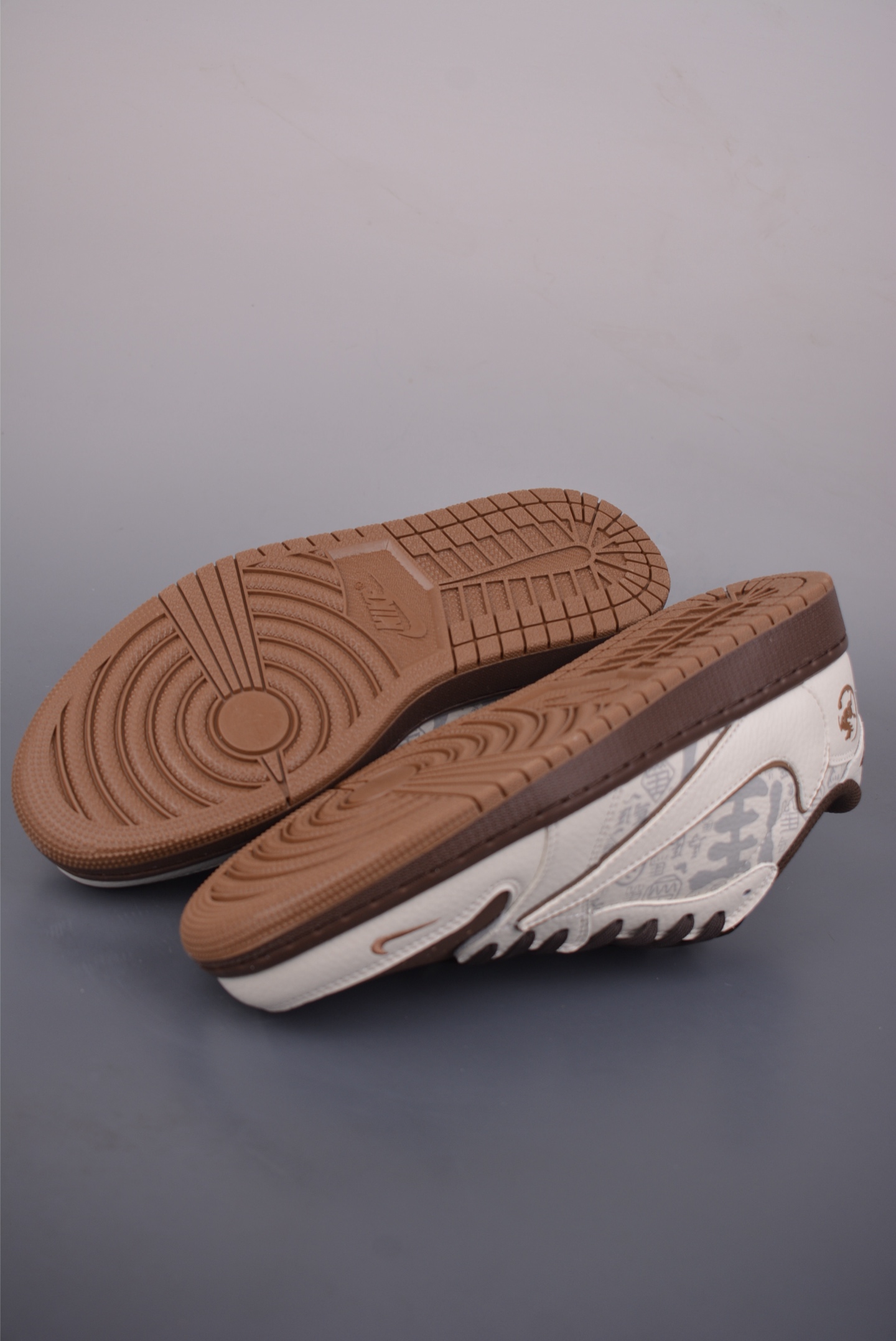 Fragment x Travis Scott x 马年限定 Air Jordan 1 Low 三方联名倒钩 NH0601-061-Top High Quatity Cheap Sneakers Fashion Clothing Clothes Bags handbags Shoes of all Brand wholesale With The best Quality And Beautiful Price from China Factory Chinese suppliers wholesaler seller Fragment x Travis Scott x 马年限定 Air Jordan 1 Low 三方联名倒钩 NH0601-061