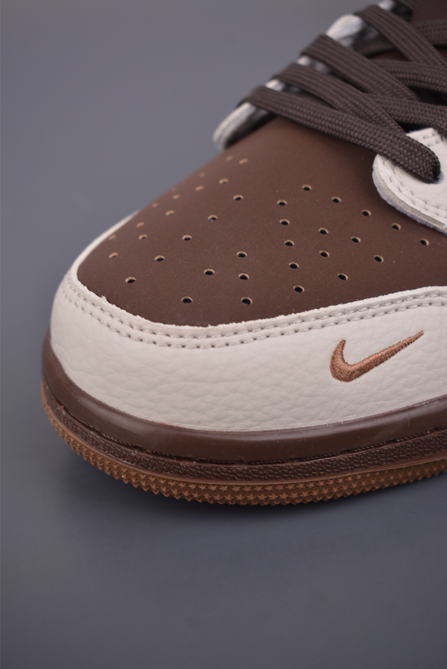 Fragment x Travis Scott x 马年限定 Air Jordan 1 Low 三方联名倒钩 NH0601-061-Top High Quatity Cheap Sneakers Fashion Clothing Clothes Bags handbags Shoes of all Brand wholesale With The best Quality And Beautiful Price from China Factory Chinese suppliers wholesaler seller Fragment x Travis Scott x 马年限定 Air Jordan 1 Low 三方联名倒钩 NH0601-061