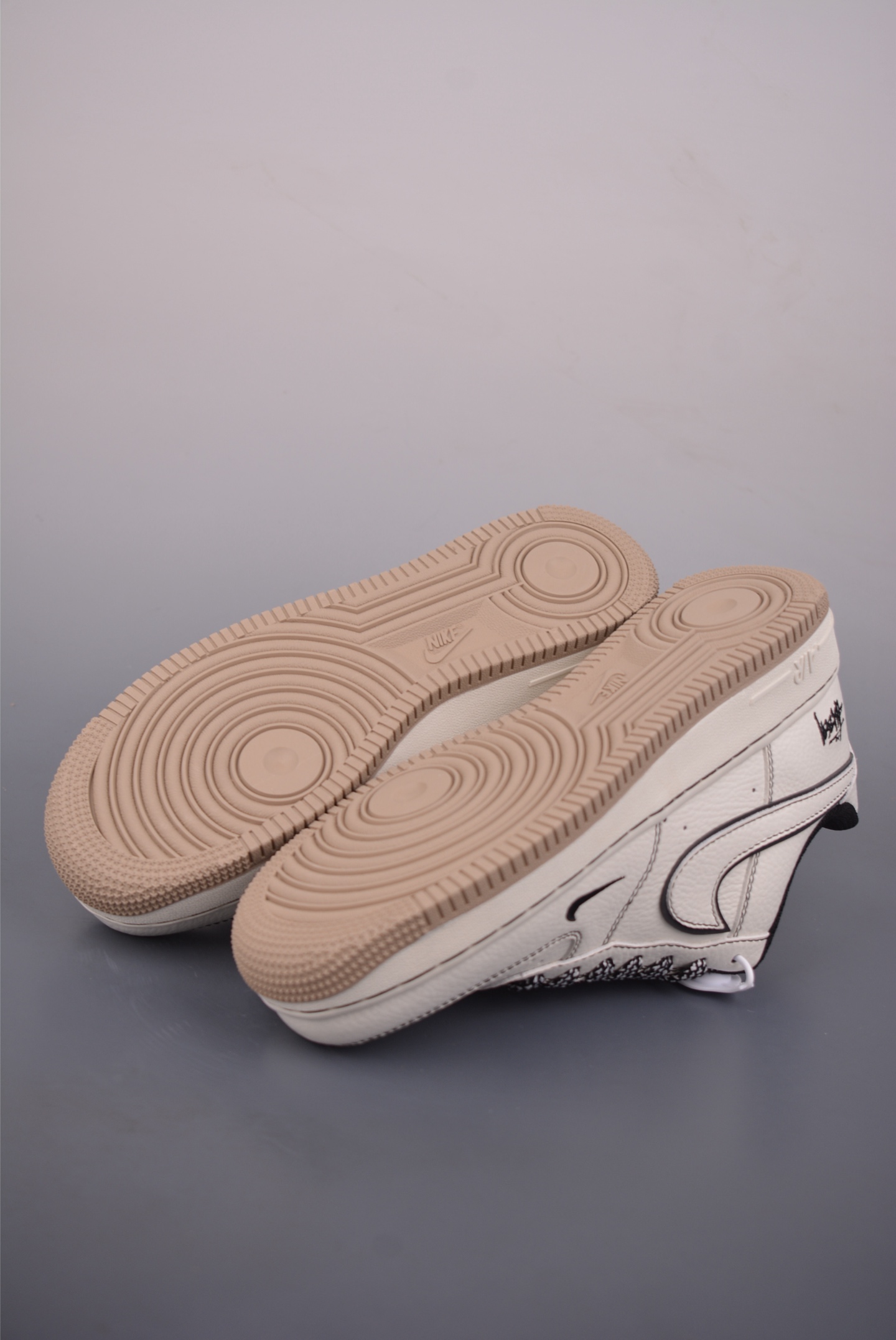 Nike Air Force 1 Low 斯图西联名 MM3399-819-Top High Quatity Cheap Sneakers Fashion Clothing Clothes Bags handbags Shoes of all Brand wholesale With The best Quality And Beautiful Price from China Factory Chinese suppliers wholesaler seller Nike Air Force 1 Low 斯图西联名 MM3399-819