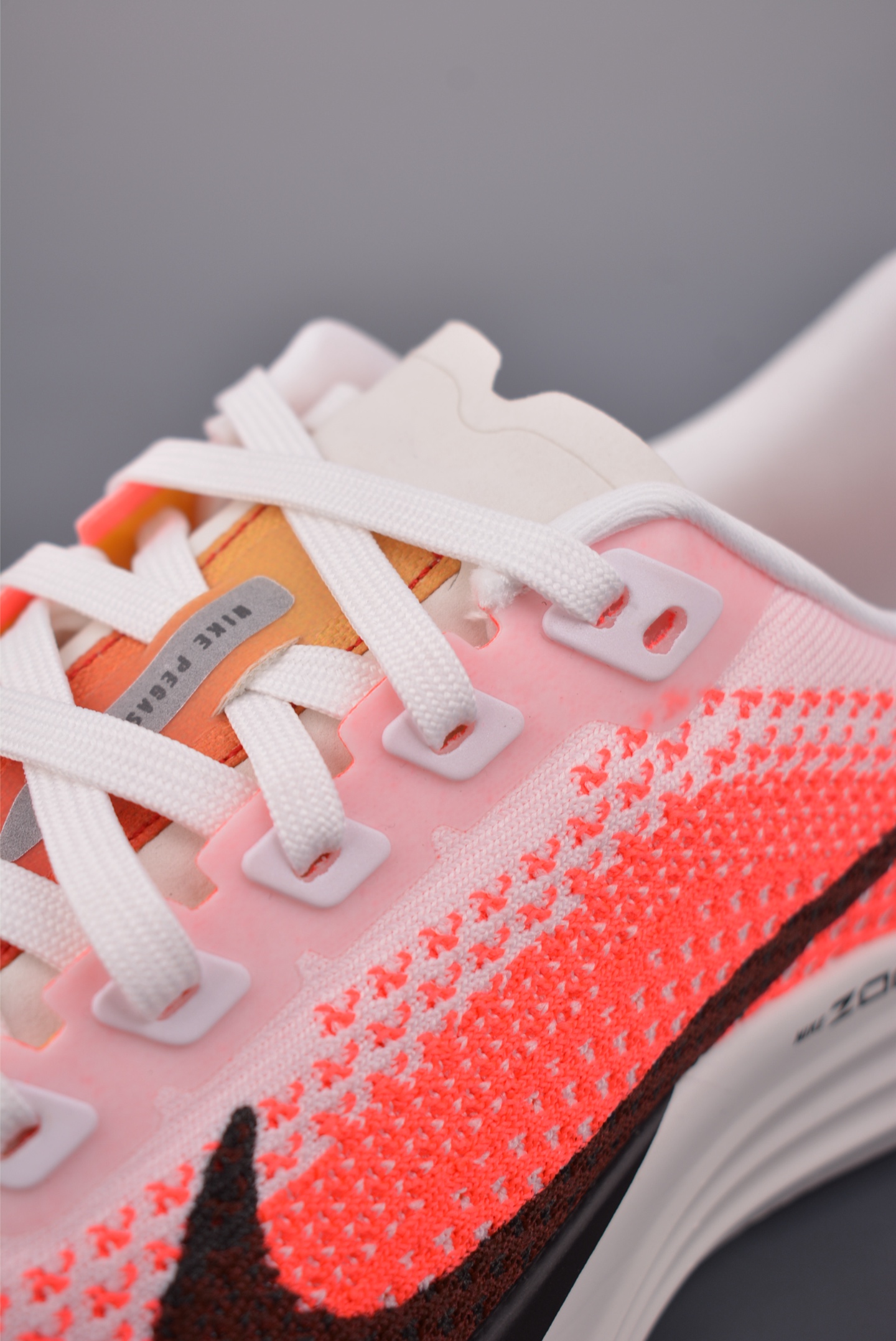 Nike Air Zoom Pegasus PLUS 运动跑鞋 FQ7262-103
