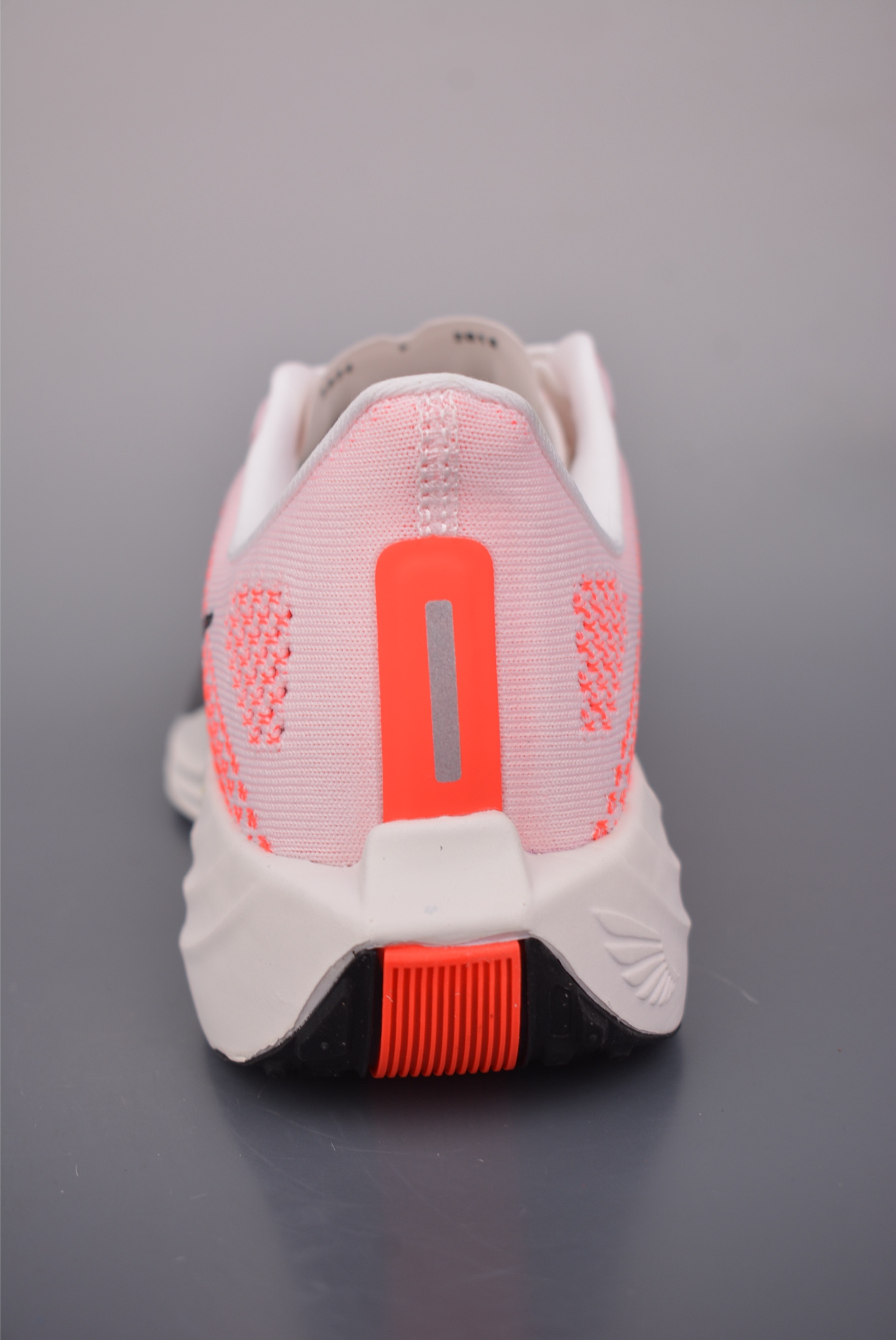 Nike Air Zoom Pegasus PLUS 运动跑鞋 FQ7262-103