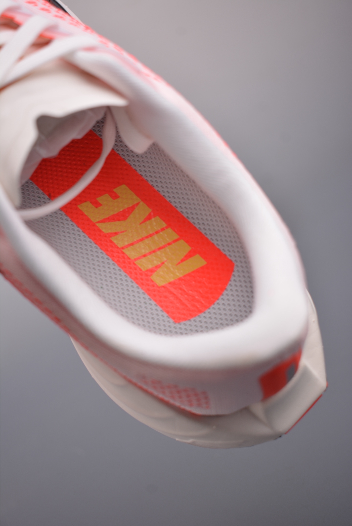 Nike Air Zoom Pegasus PLUS 运动跑鞋 FQ7262-103