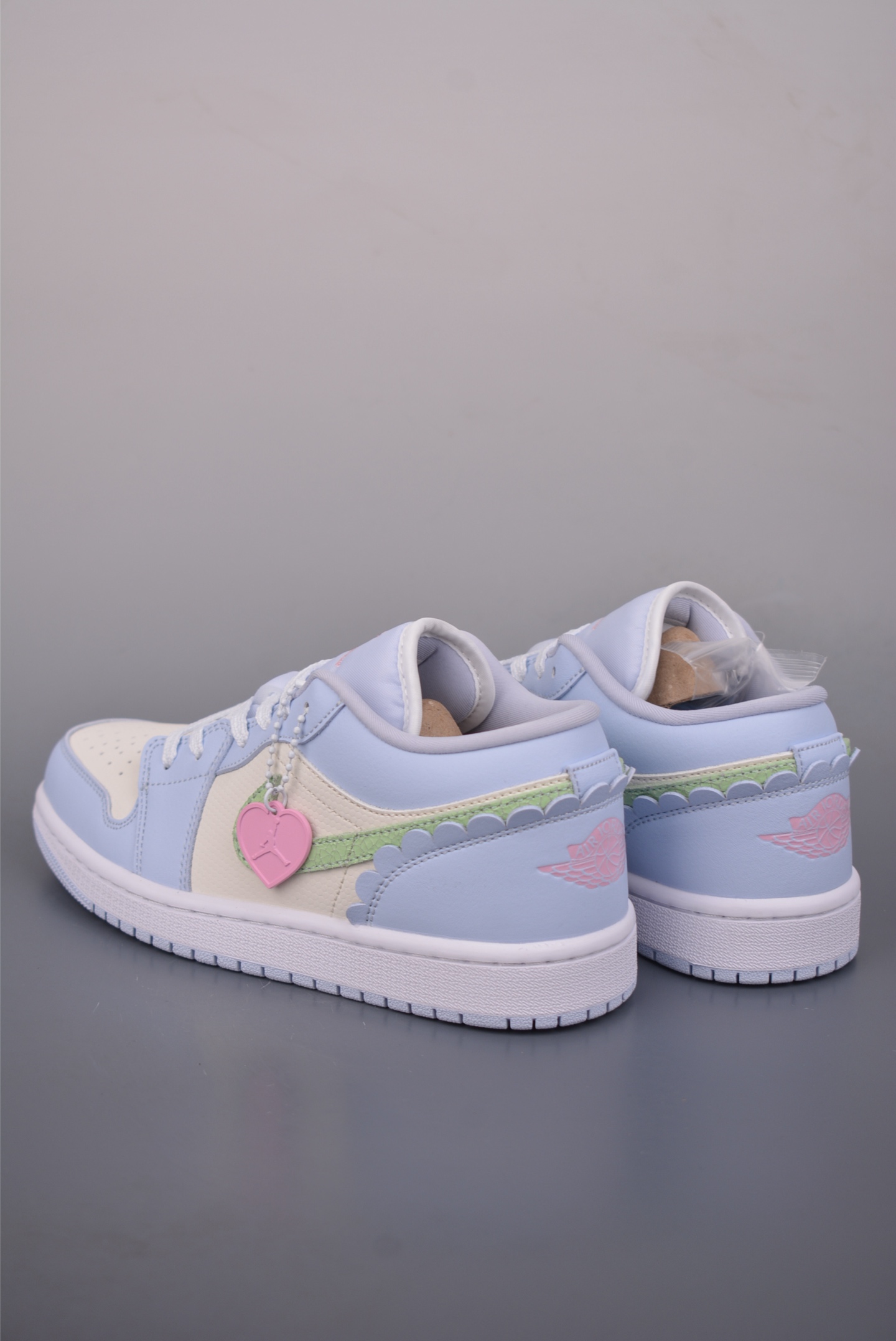 Air Jordan 1 Low 情人节限定 AJ1乔1低帮休闲板鞋 IB7113-40-Top High Quatity Cheap Sneakers Fashion Clothing Clothes Bags handbags Shoes of all Brand wholesale With The best Quality And Beautiful Price from China Factory Chinese suppliers wholesaler seller Air Jordan 1 Low 情人节限定 AJ1乔1低帮休闲板鞋 IB7113-40