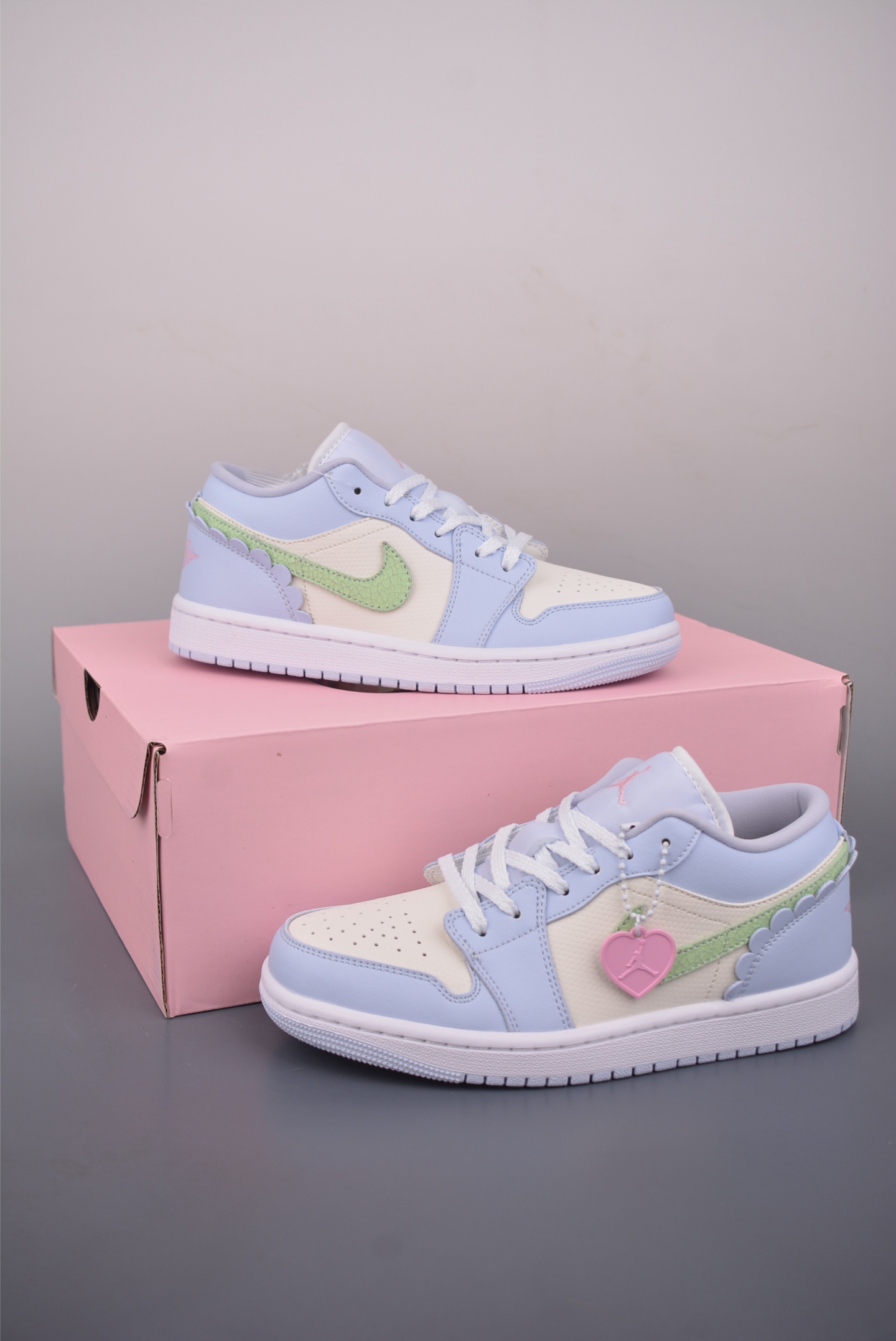 Air Jordan 1 Low 情人节限定 AJ1乔1低帮休闲板鞋 IB7113-40-Top High Quatity Cheap Sneakers Fashion Clothing Clothes Bags handbags Shoes of all Brand wholesale With The best Quality And Beautiful Price from China Factory Chinese suppliers wholesaler seller Air Jordan 1 Low 情人节限定 AJ1乔1低帮休闲板鞋 IB7113-40