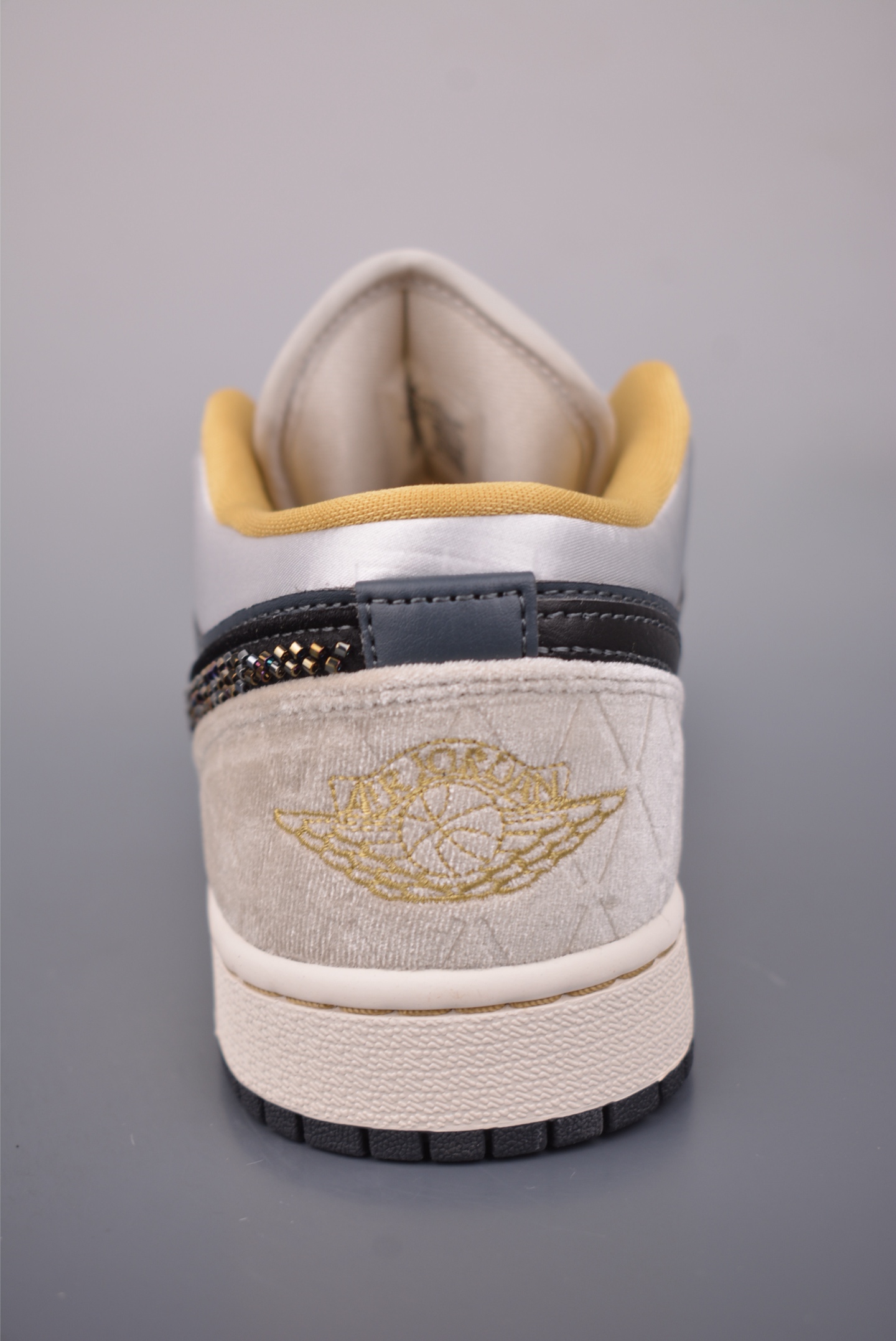 Air Jordan 1 Low 黑灰 AJ1乔1低帮休闲板鞋 DV1762-001 Air Jordan 1 Low 黑灰 AJ1乔1低帮休闲板鞋 DV1762-001