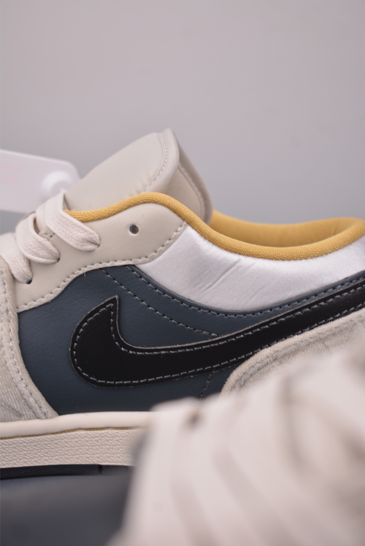 Air Jordan 1 Low 黑灰 AJ1乔1低帮休闲板鞋 DV1762-001 Air Jordan 1 Low 黑灰 AJ1乔1低帮休闲板鞋 DV1762-001