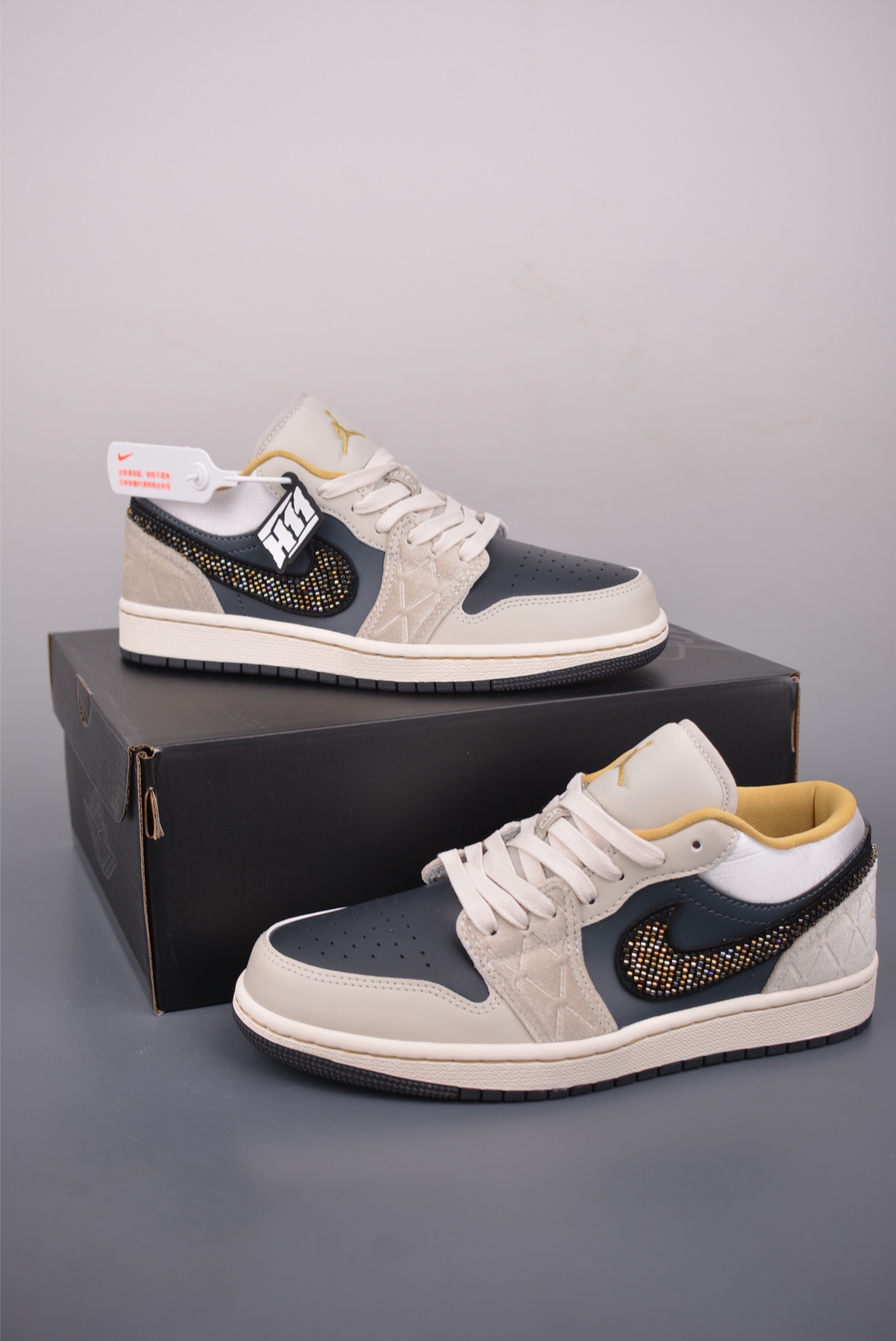 Air Jordan 1 Low 黑灰 AJ1乔1低帮休闲板鞋 DV1762-001 Air Jordan 1 Low 黑灰 AJ1乔1低帮休闲板鞋 DV1762-001