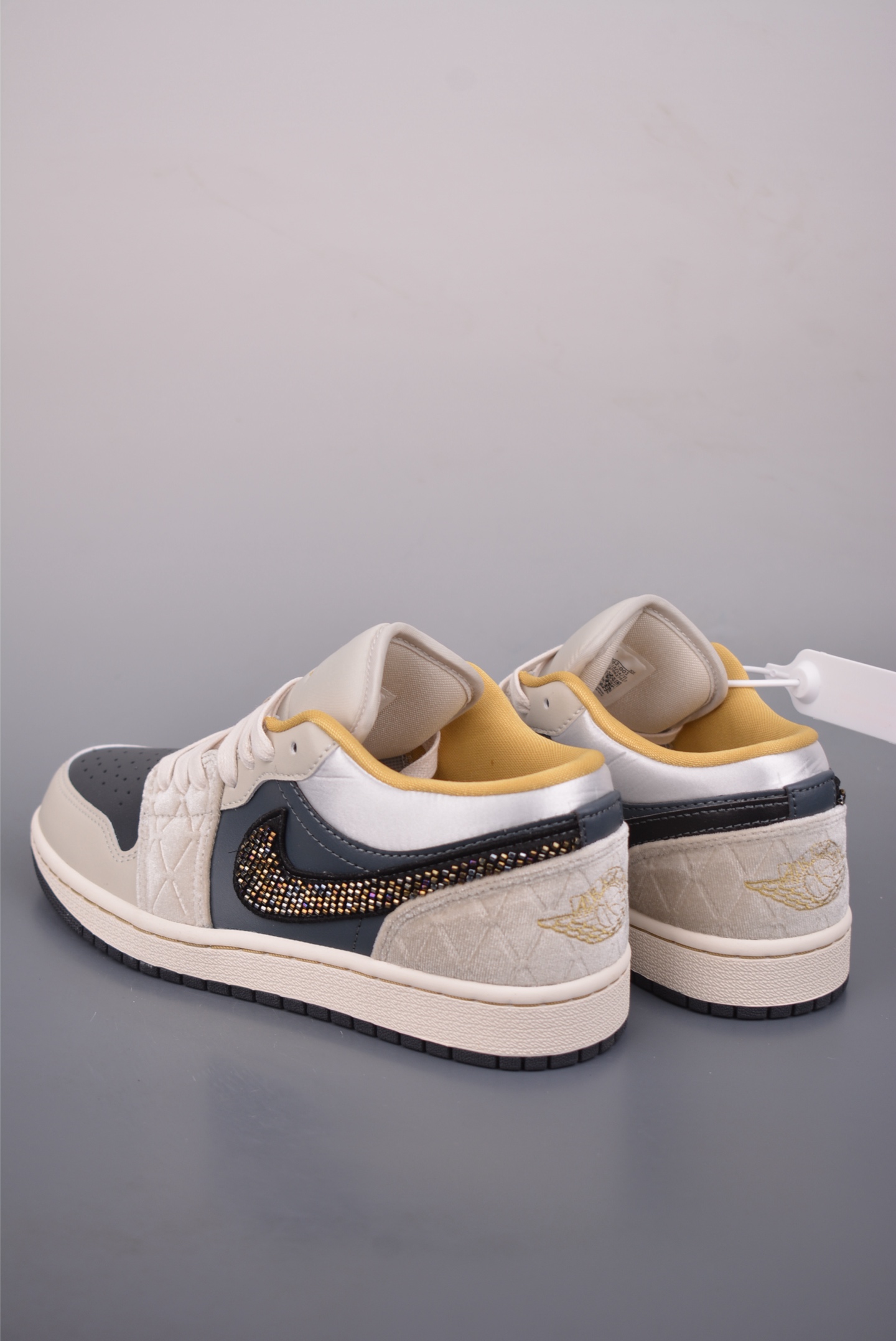 Air Jordan 1 Low 黑灰 AJ1乔1低帮休闲板鞋 DV1762-001 Air Jordan 1 Low 黑灰 AJ1乔1低帮休闲板鞋 DV1762-001